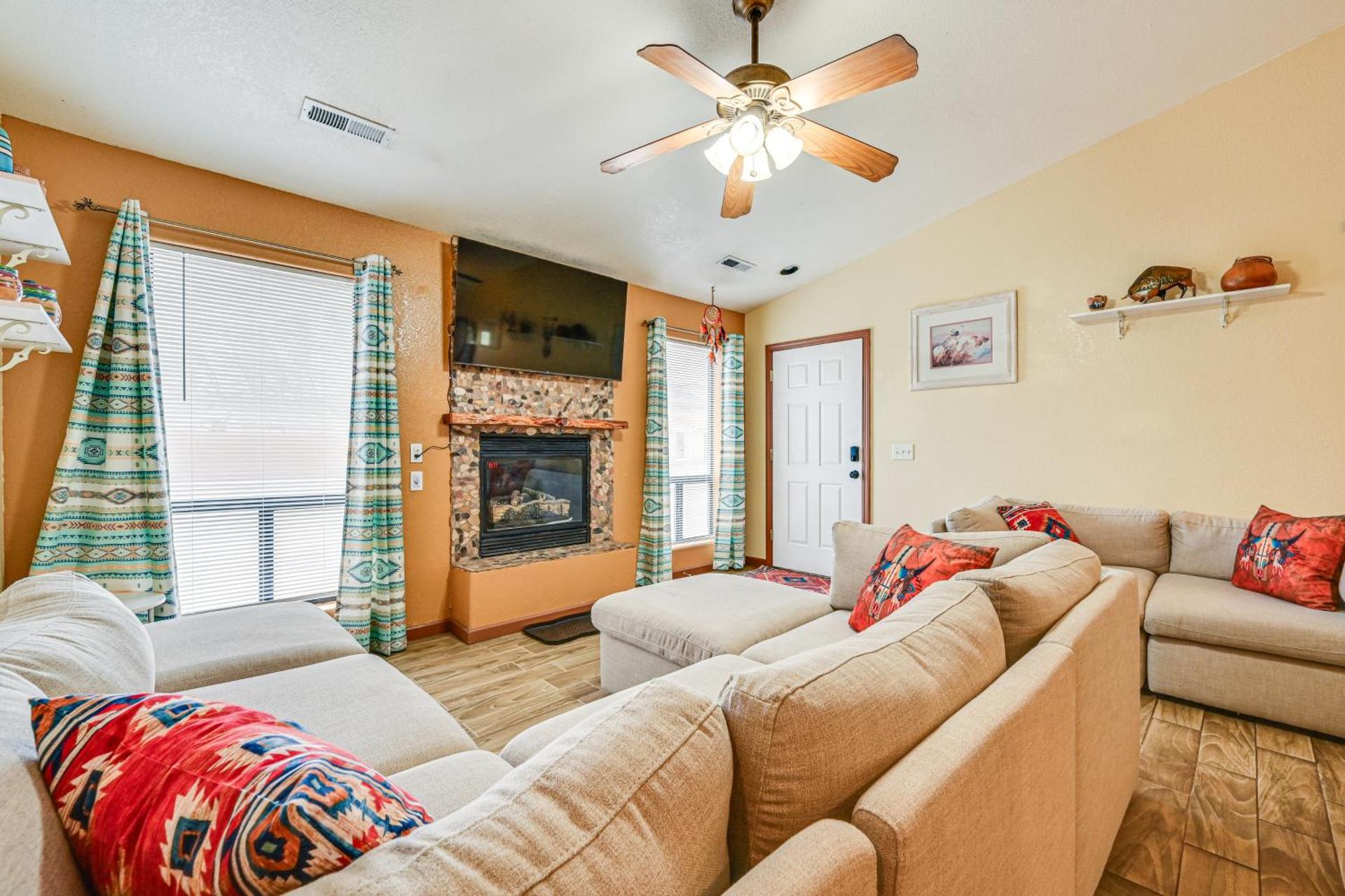 Downtown Williams Home Walk to Shops and Dining!