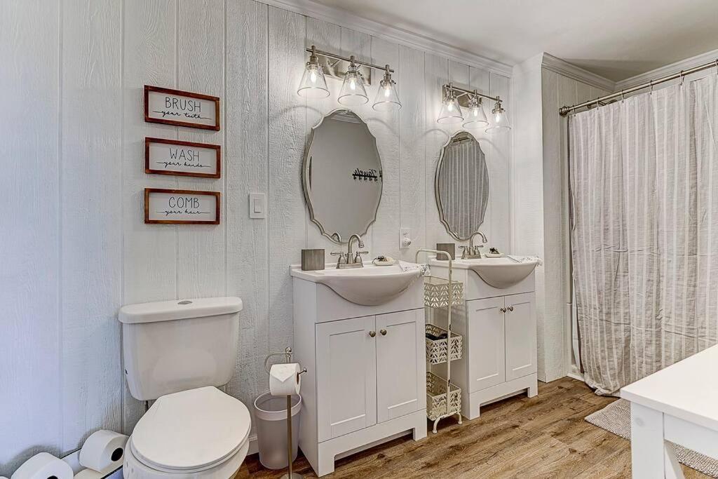 Stay in a Historic Gold Mine Town w/Mountain Views