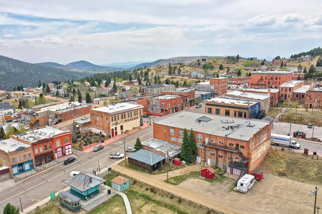 Stay in a Historic Gold Mine Town w/Mountain Views