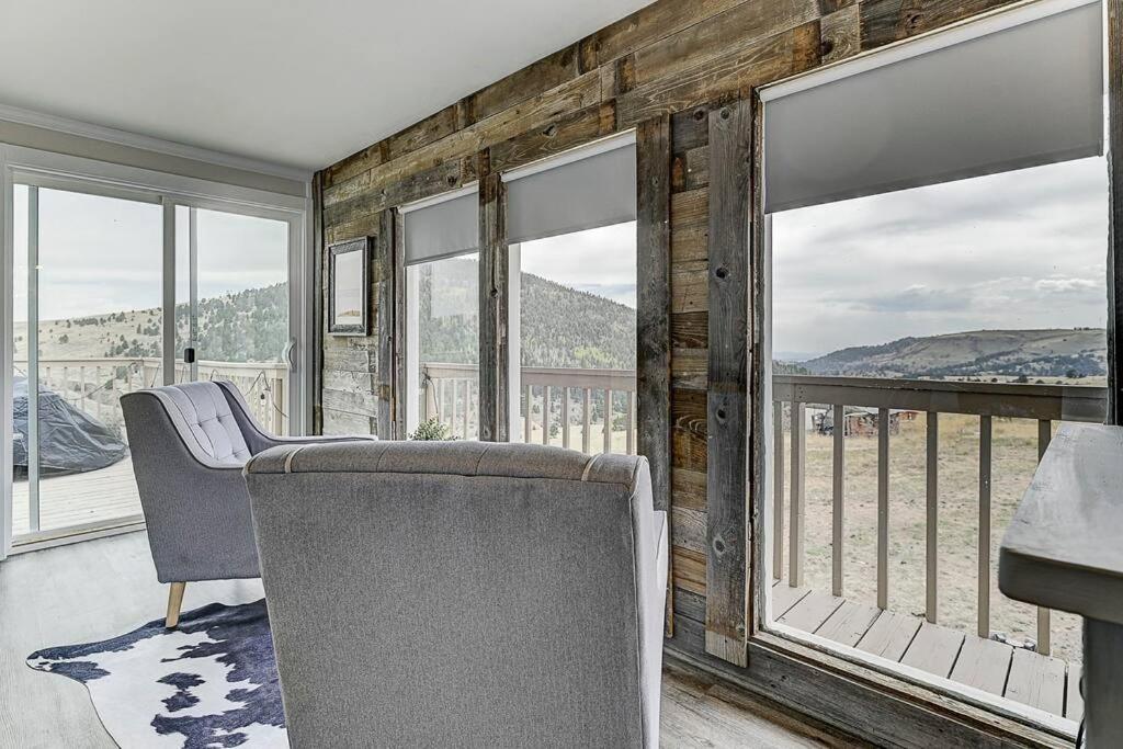 Stay in a Historic Gold Mine Town w/Mountain Views