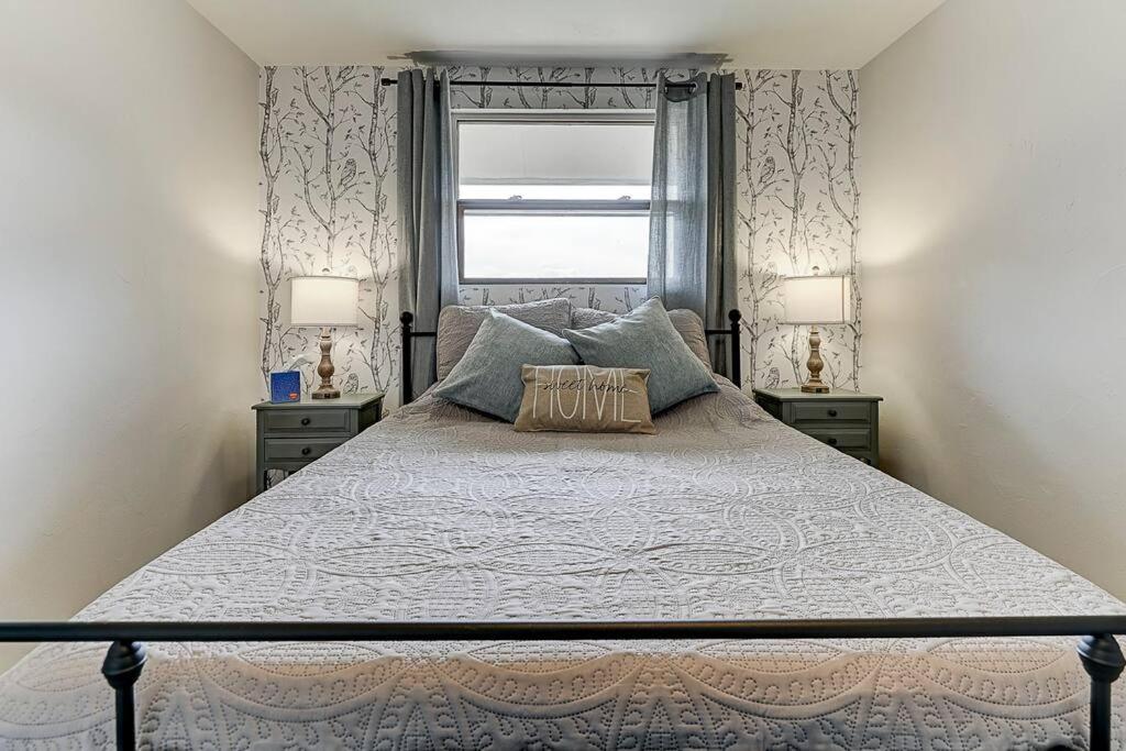 Stay in a Historic Gold Mine Town w/Mountain Views