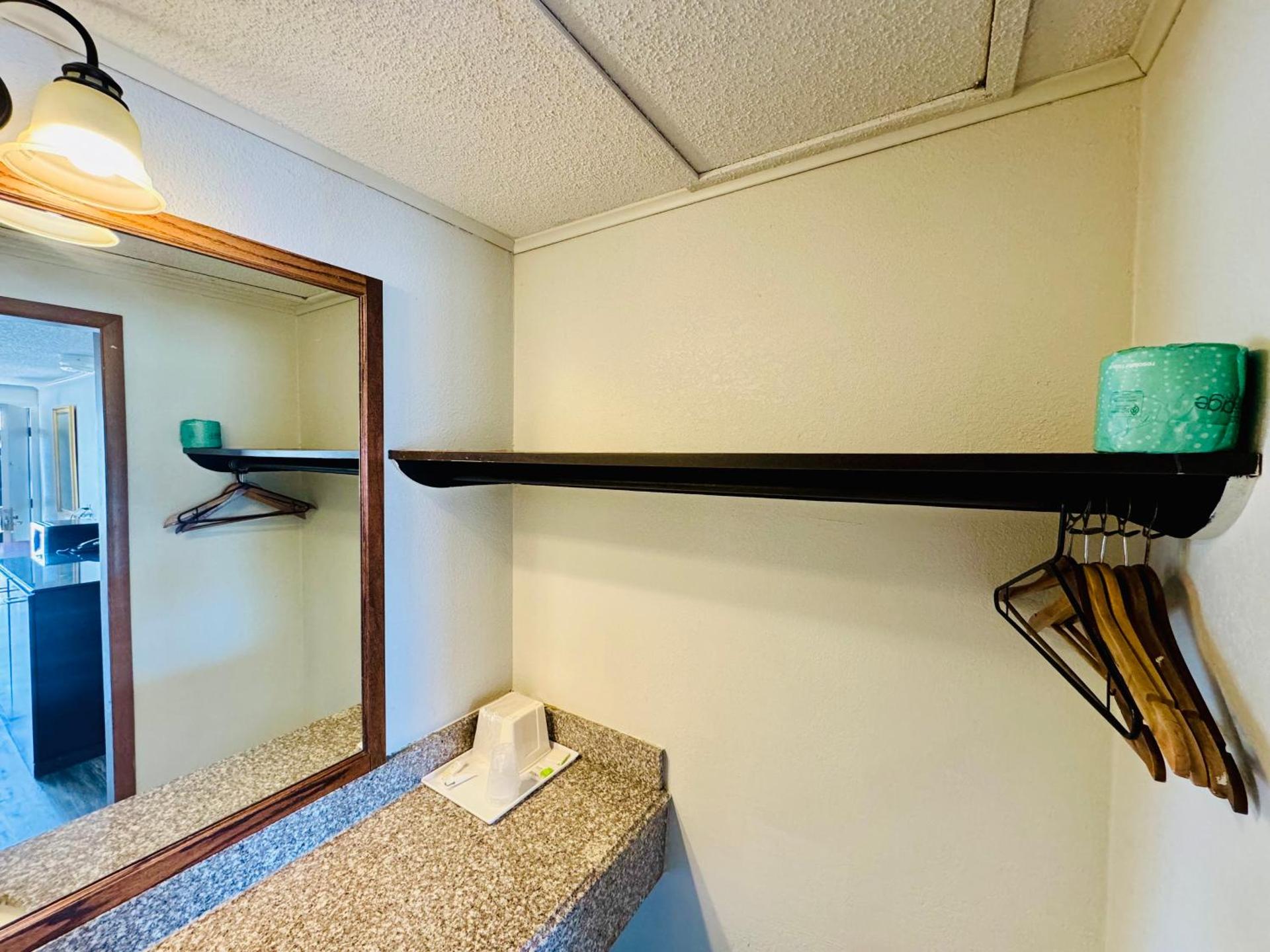 King Room - Disability Access/Non-Smoking