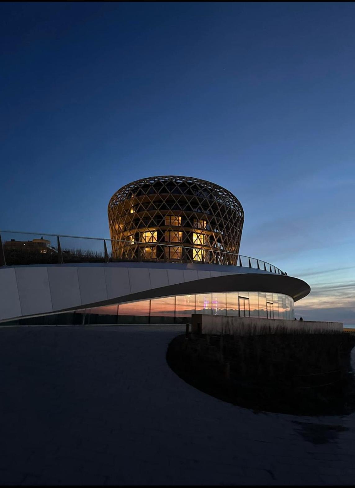 Zeezicht, volledig gerenoveerd luxe appartement