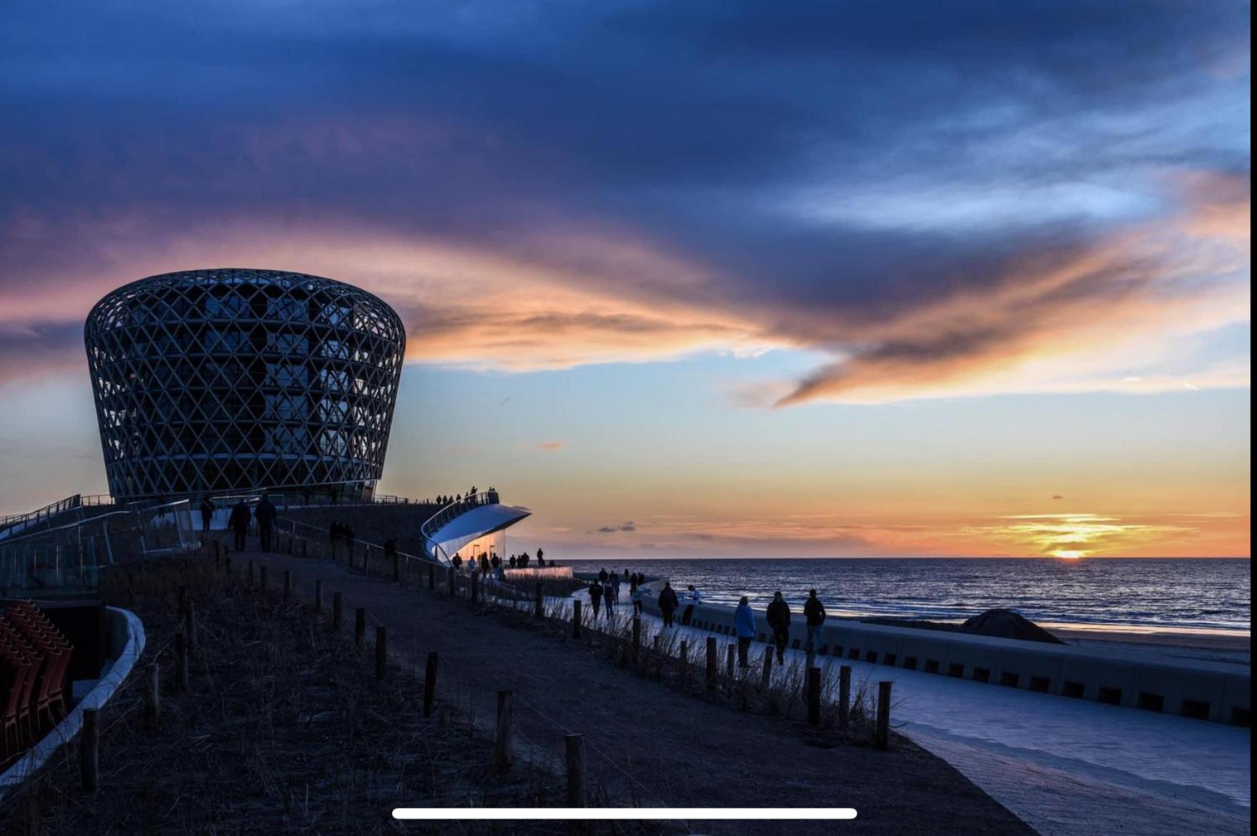 Zeezicht, volledig gerenoveerd luxe appartement