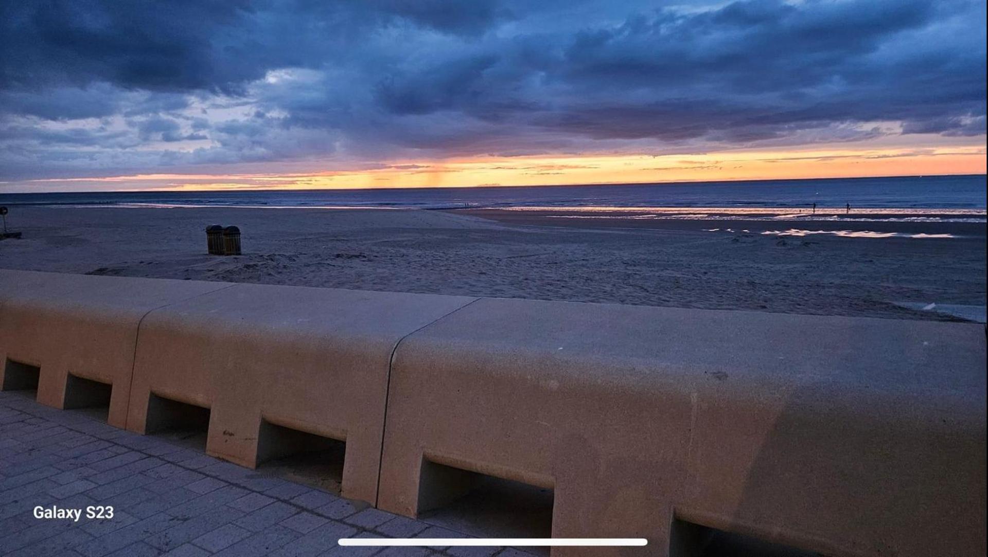 Zeezicht, volledig gerenoveerd luxe appartement