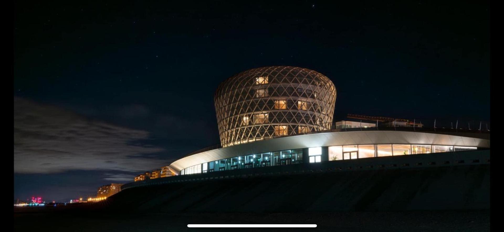 Zeezicht, volledig gerenoveerd luxe appartement