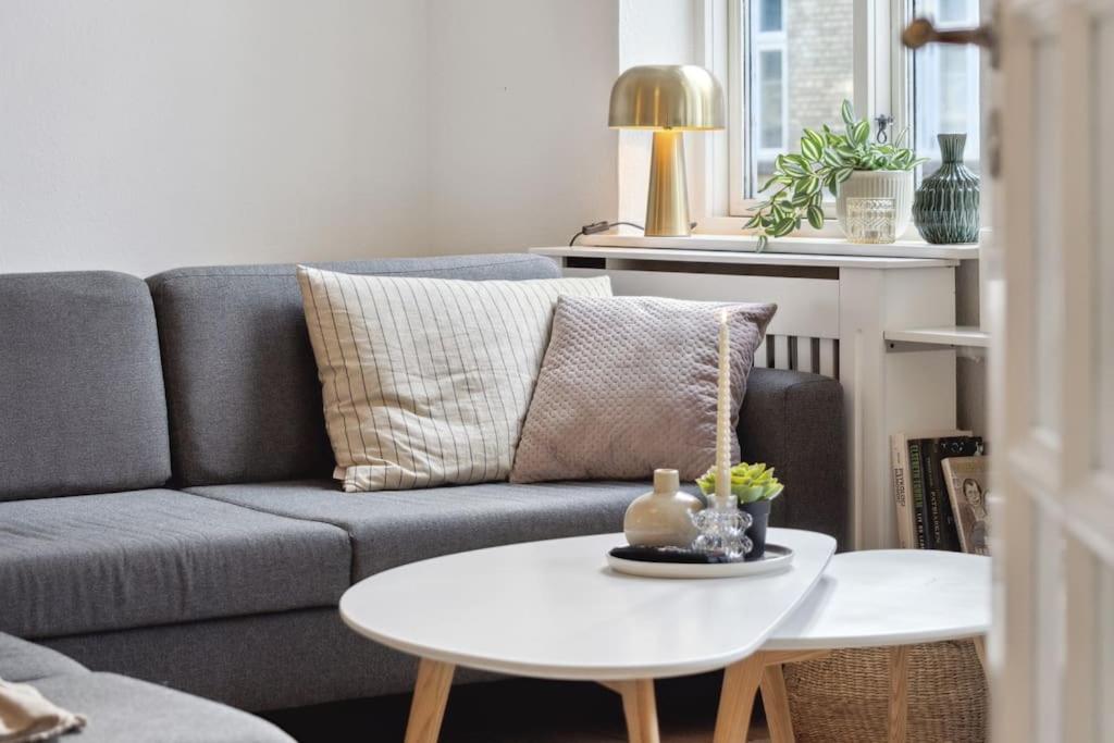 City center apartment w/ large private balcony