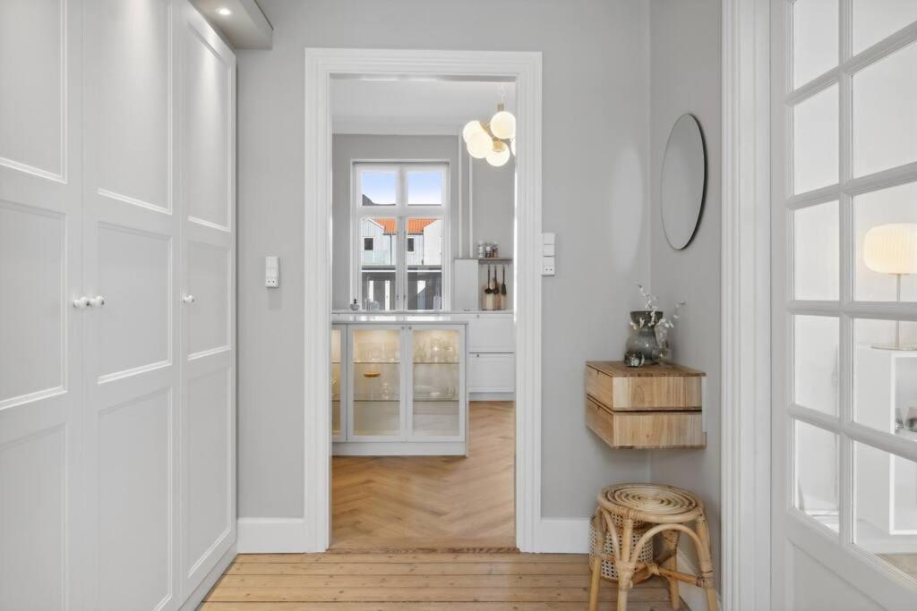 City center apartment w/ large private balcony