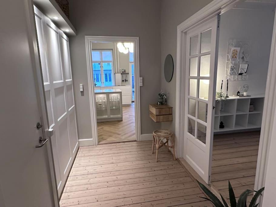 City center apartment w/ large private balcony