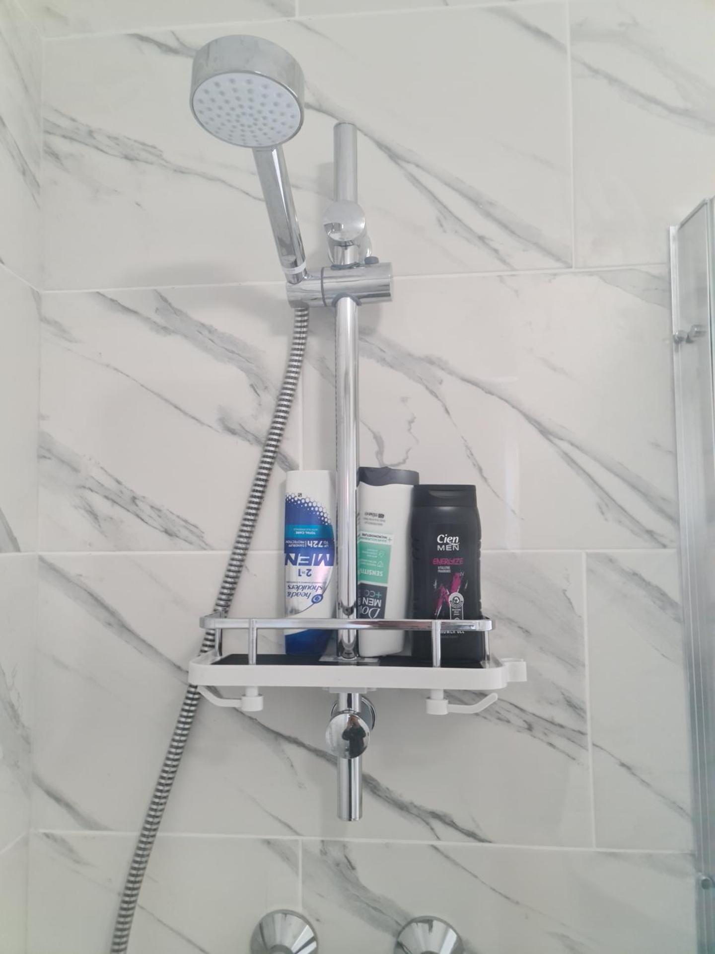 Detached Flat in Leeds, Free WIFI and parking, Pool table, 75 inch tv, Netflix