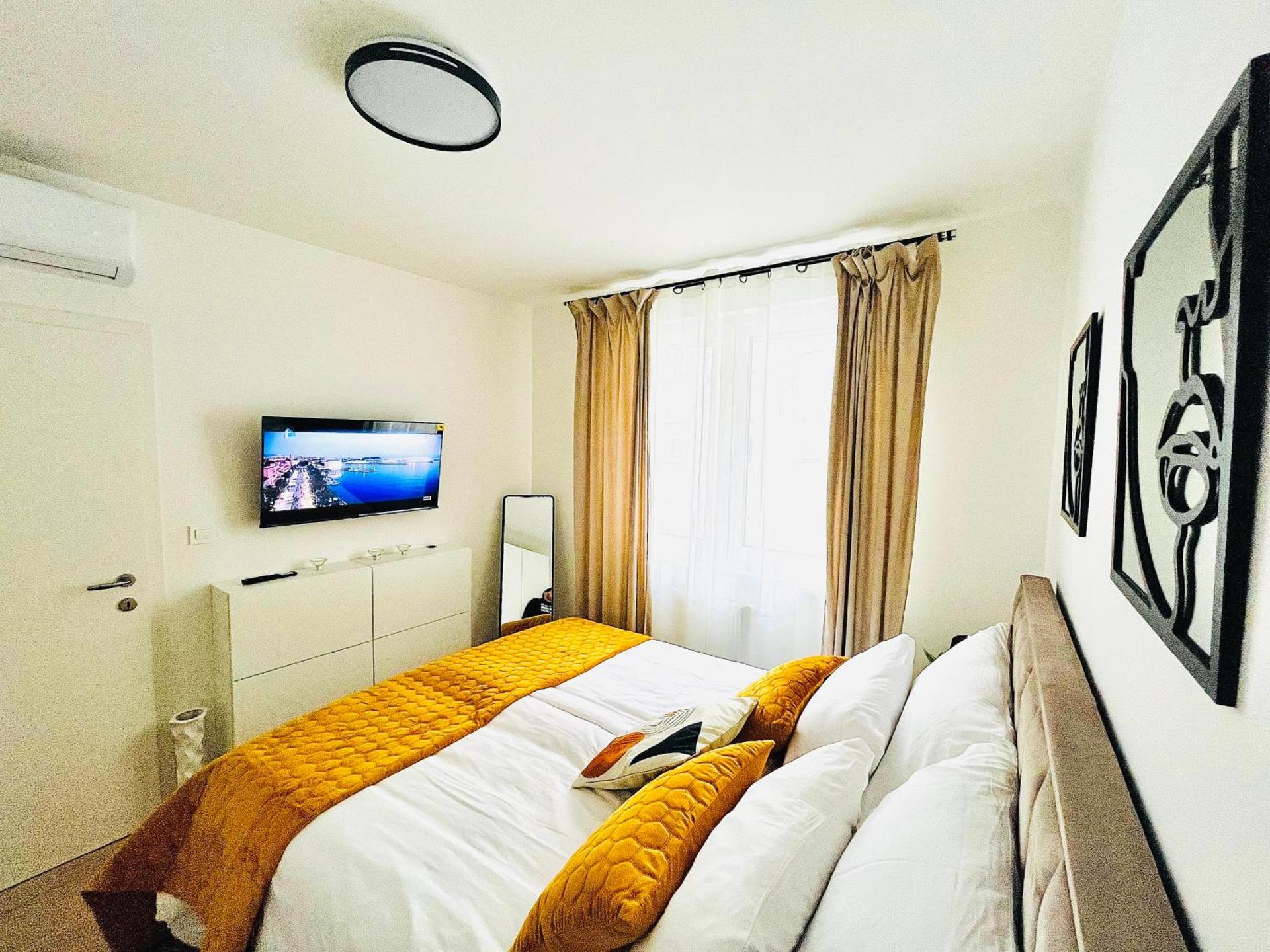 Modern spot 4 city retreat