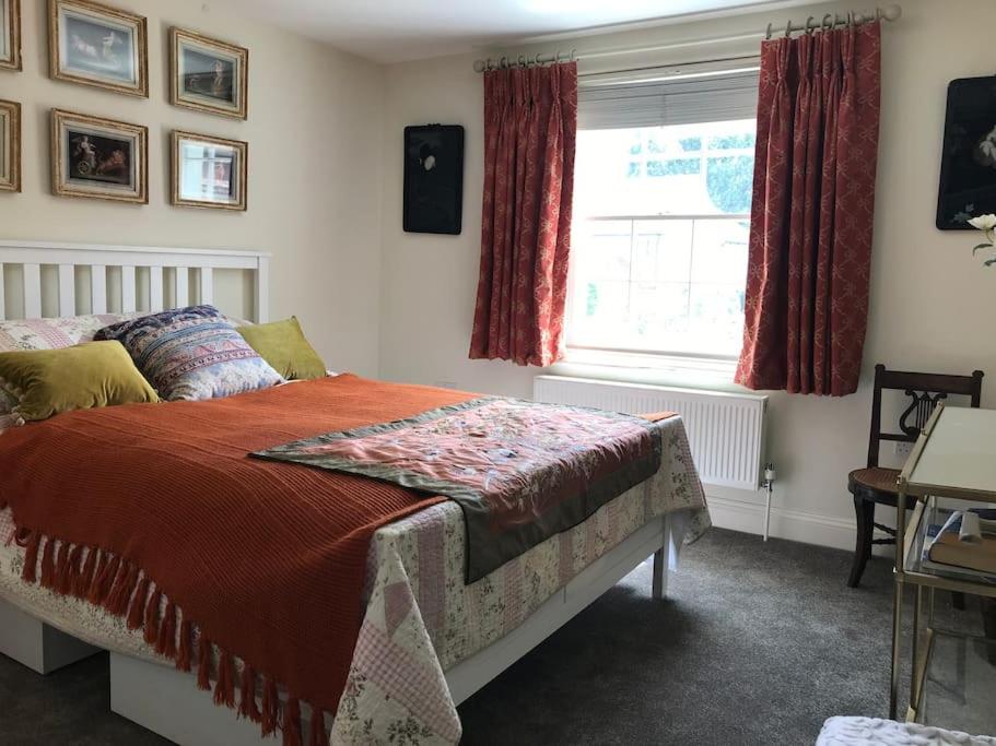 A gorgeous, two double bedroom, period cottage.