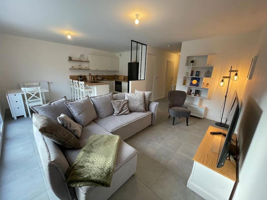 Freesia, Maison neuve avec jardin et garage