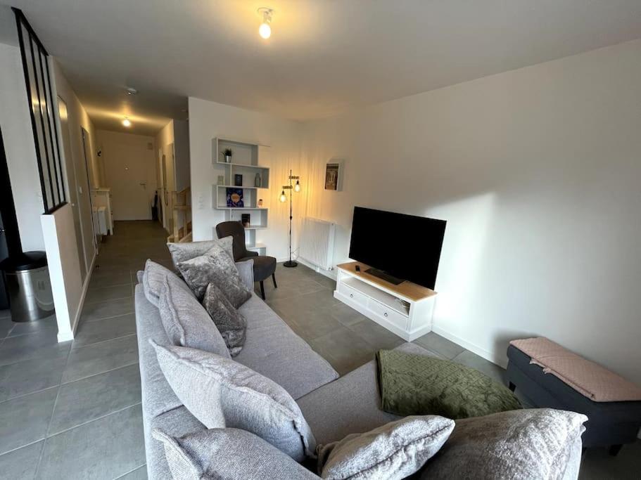 Freesia, Maison neuve avec jardin et garage