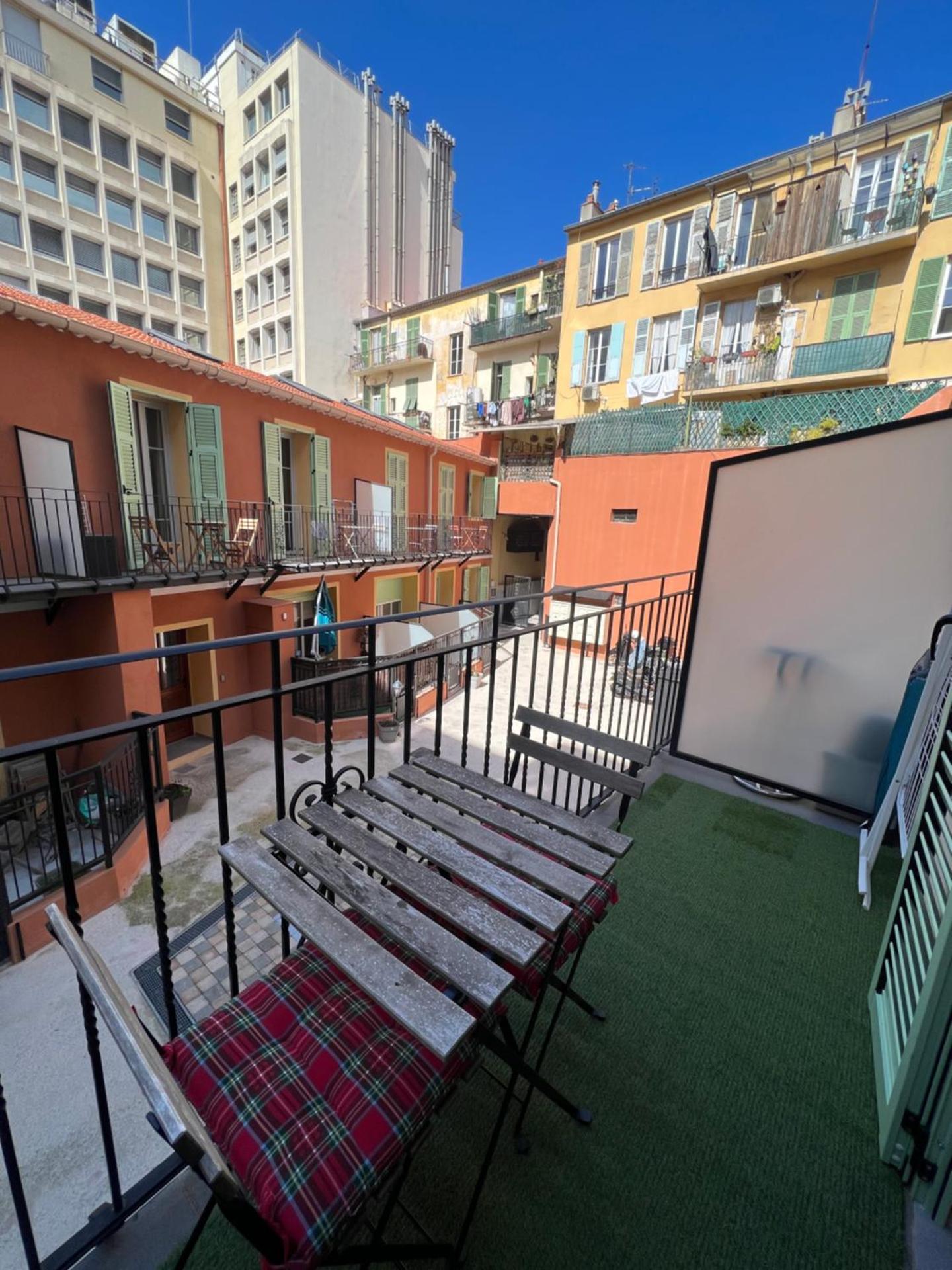 La cour du centre Nice Verde