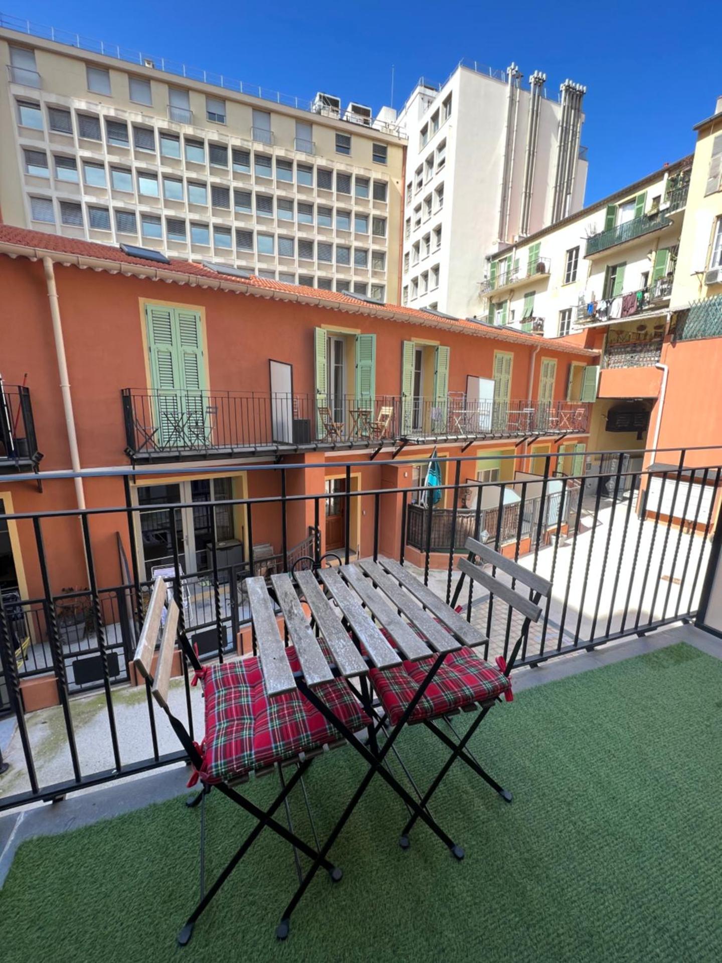 La cour du centre Nice Verde