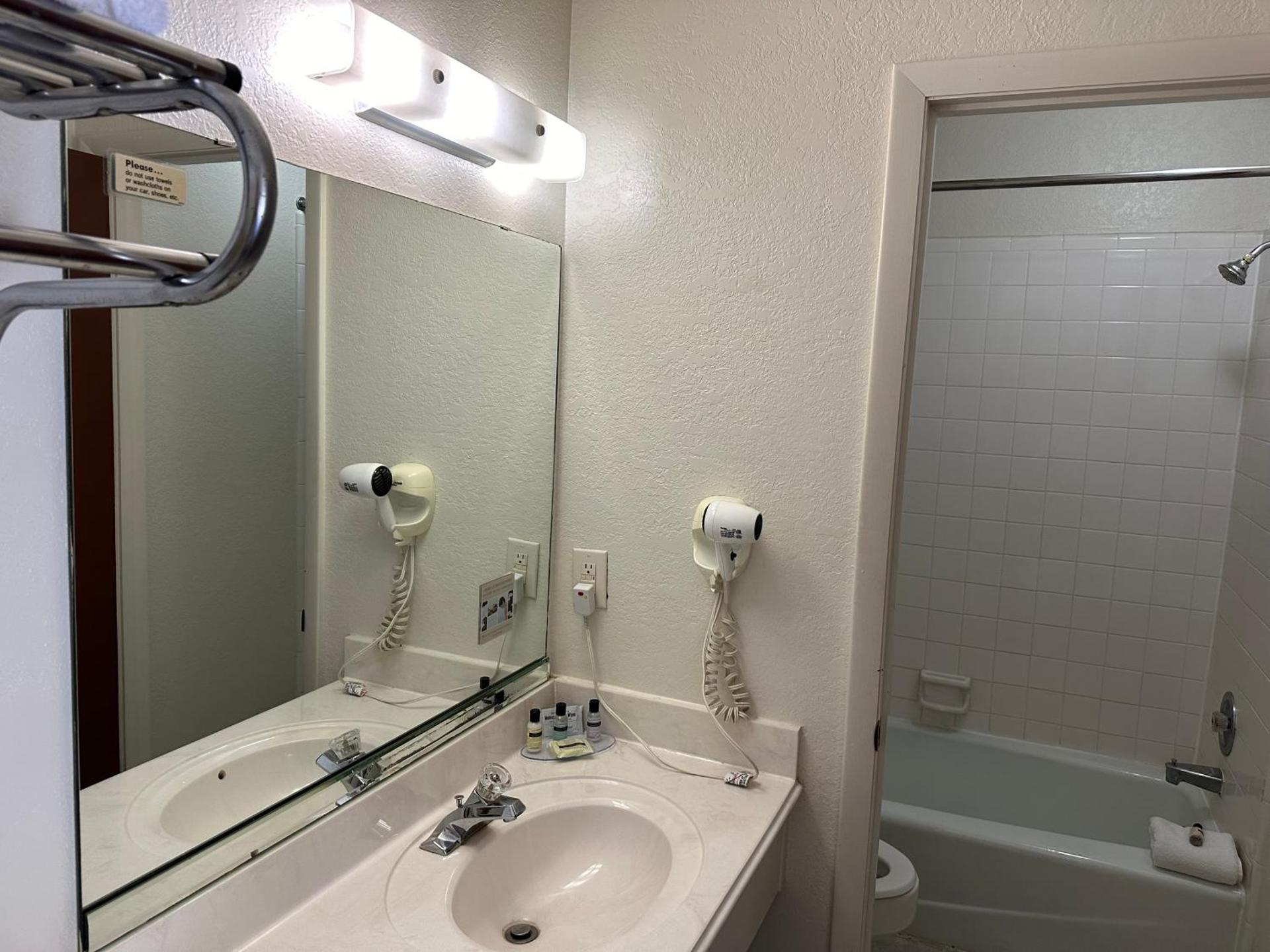 Sunset Inn and Suites