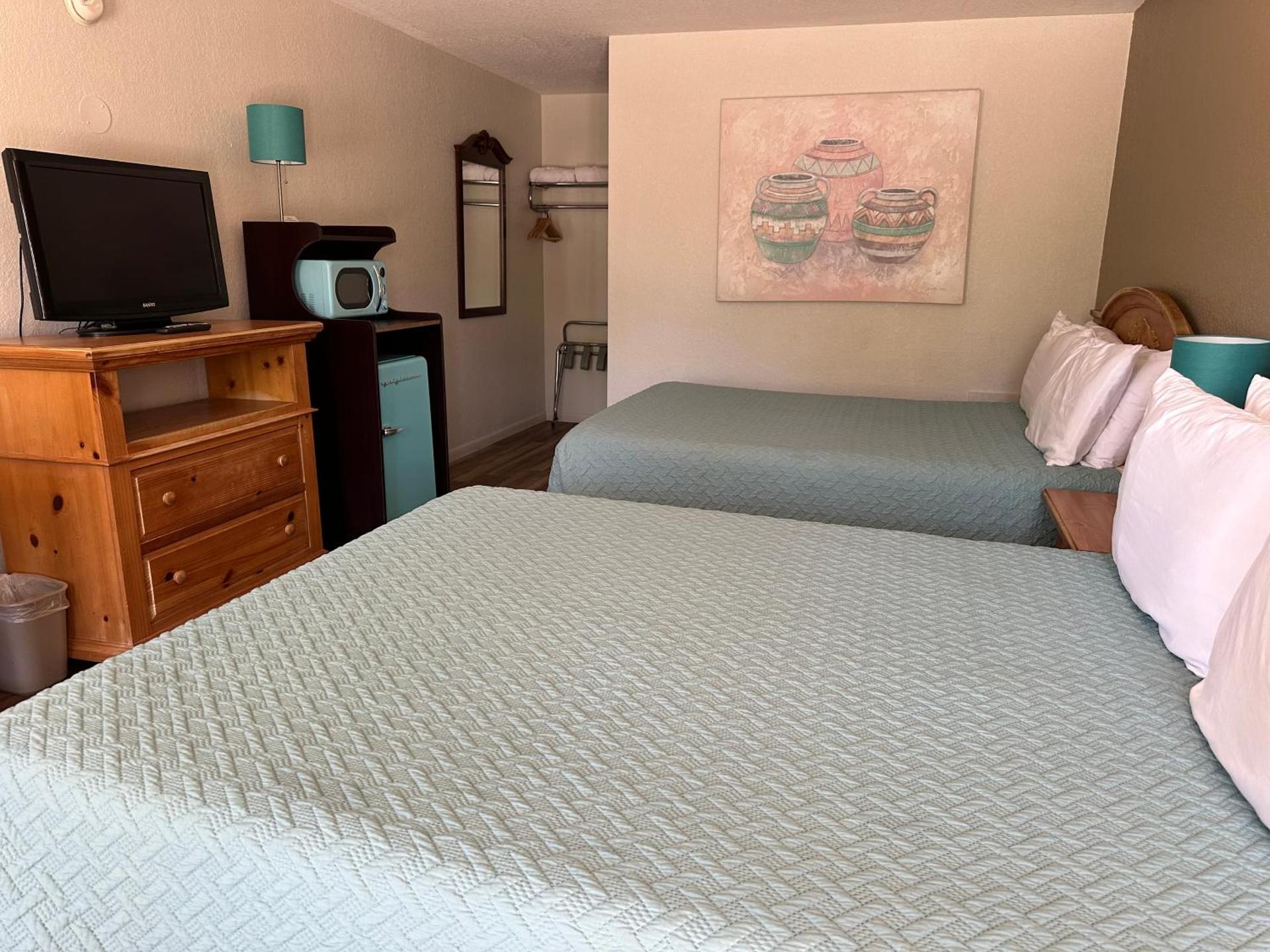 Sunset Inn and Suites