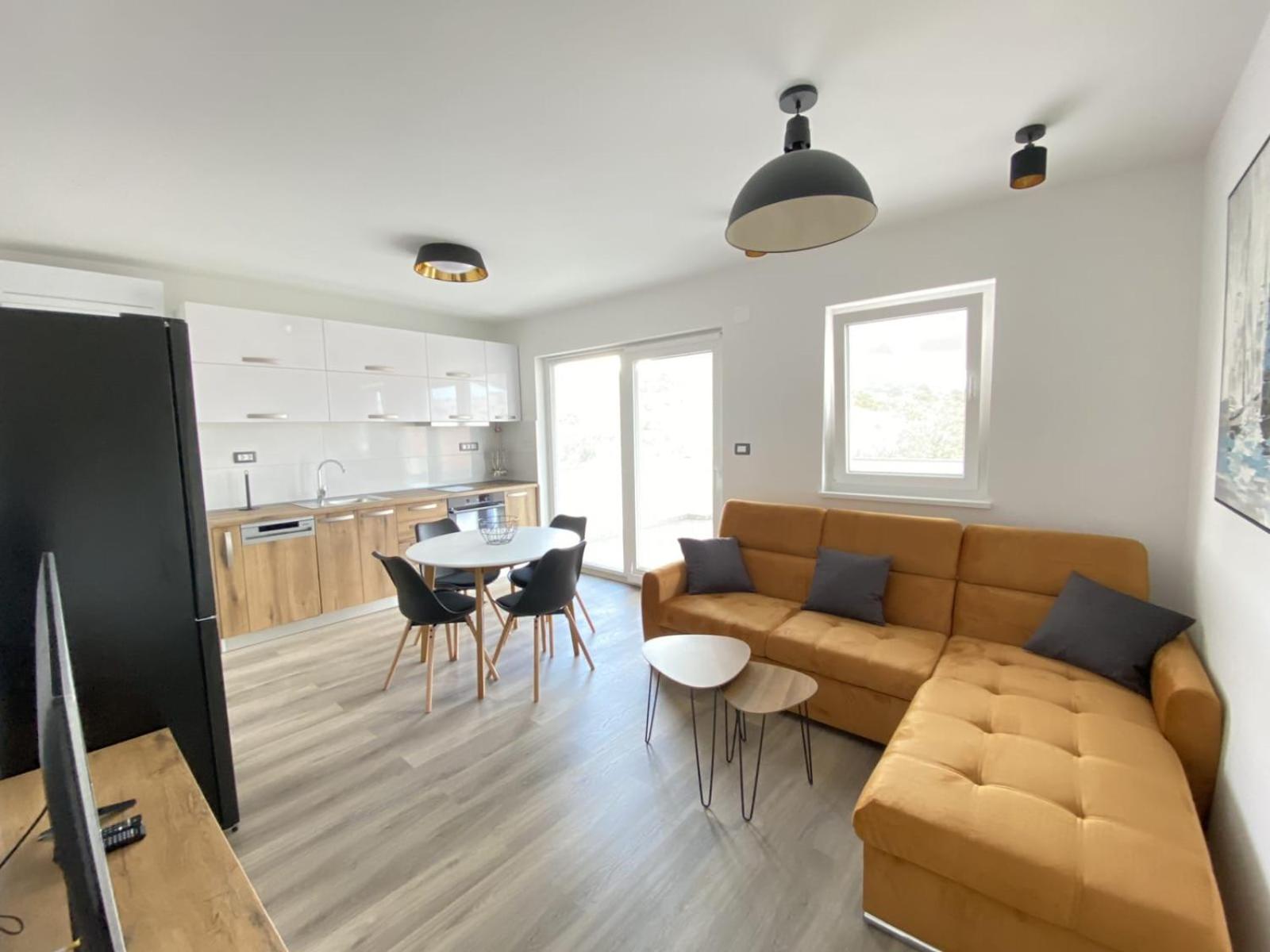 Apartments Puntica 2+1 person Rab