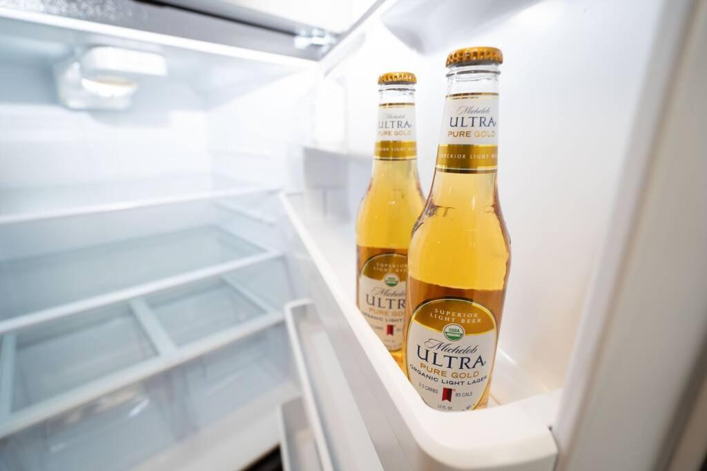 Mountainside Condo King Bed, Two Hot Tubs, Fireplace, Pool , on the Free Bus Route