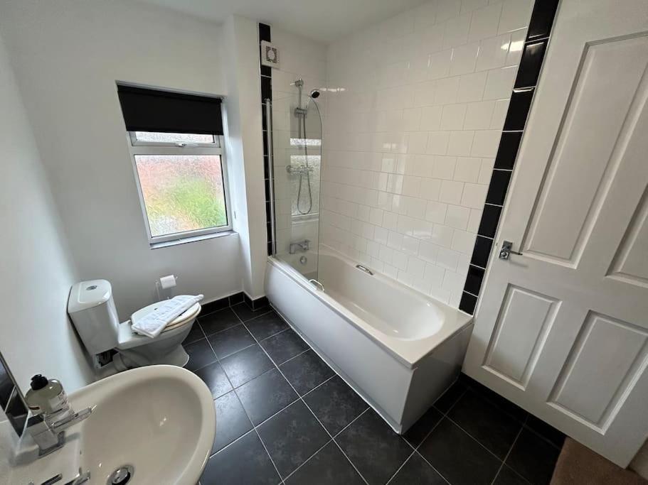 3 Bedroom Home From Home, Crewe