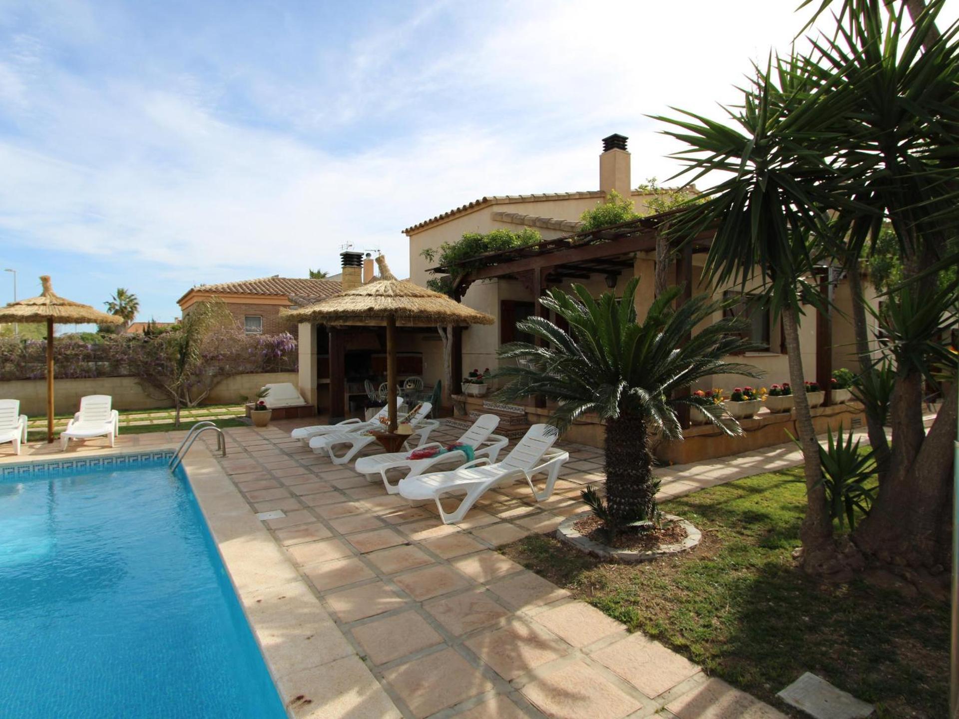 Casa con Piscina Privada, Cerca del Mar, WiFi Gratis, Aire Opcional, Mascotas y Playa para Perros - ES-184-10