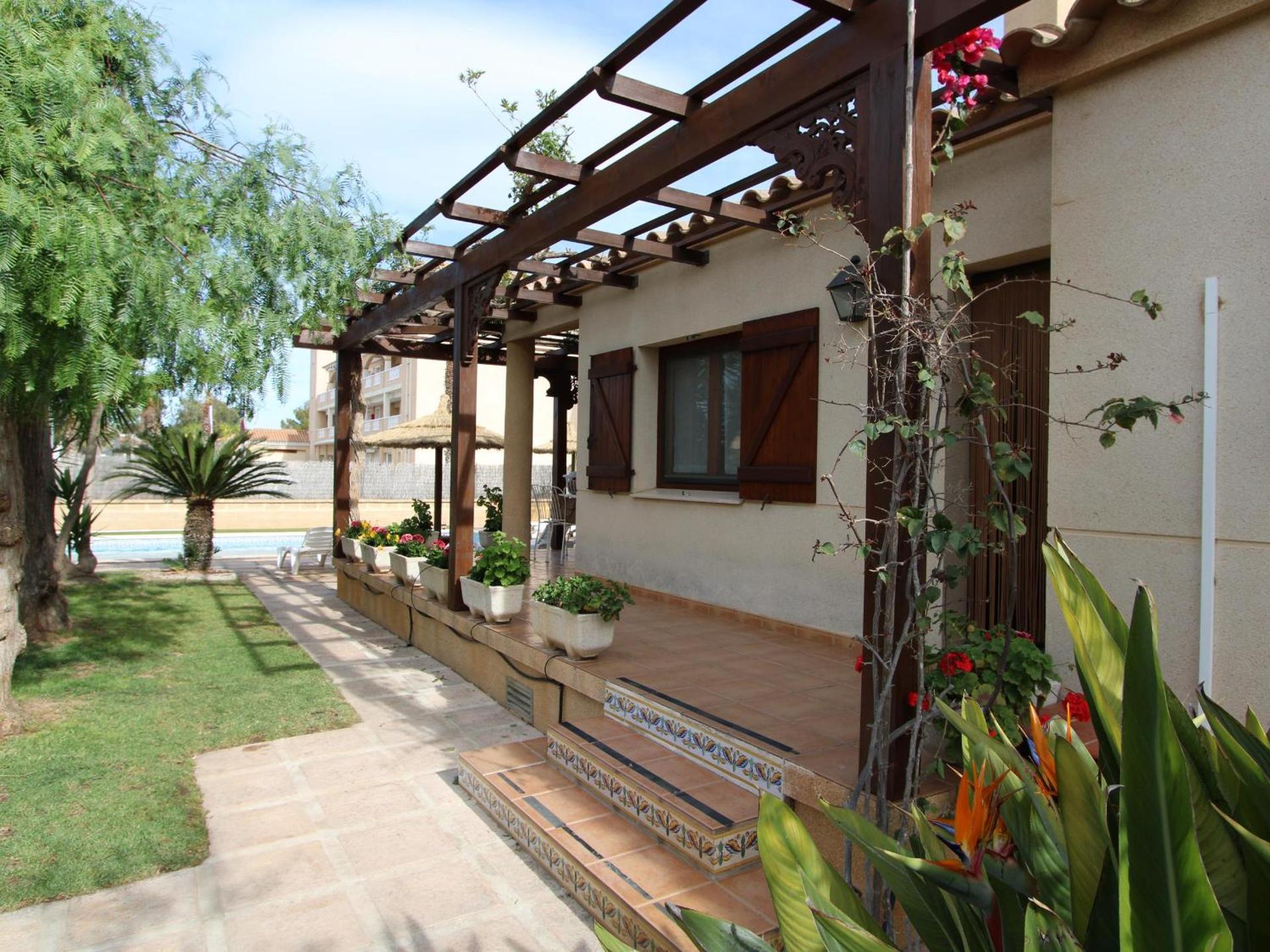 Casa con Piscina Privada, Cerca del Mar, WiFi Gratis, Aire Opcional, Mascotas y Playa para Perros - ES-184-10