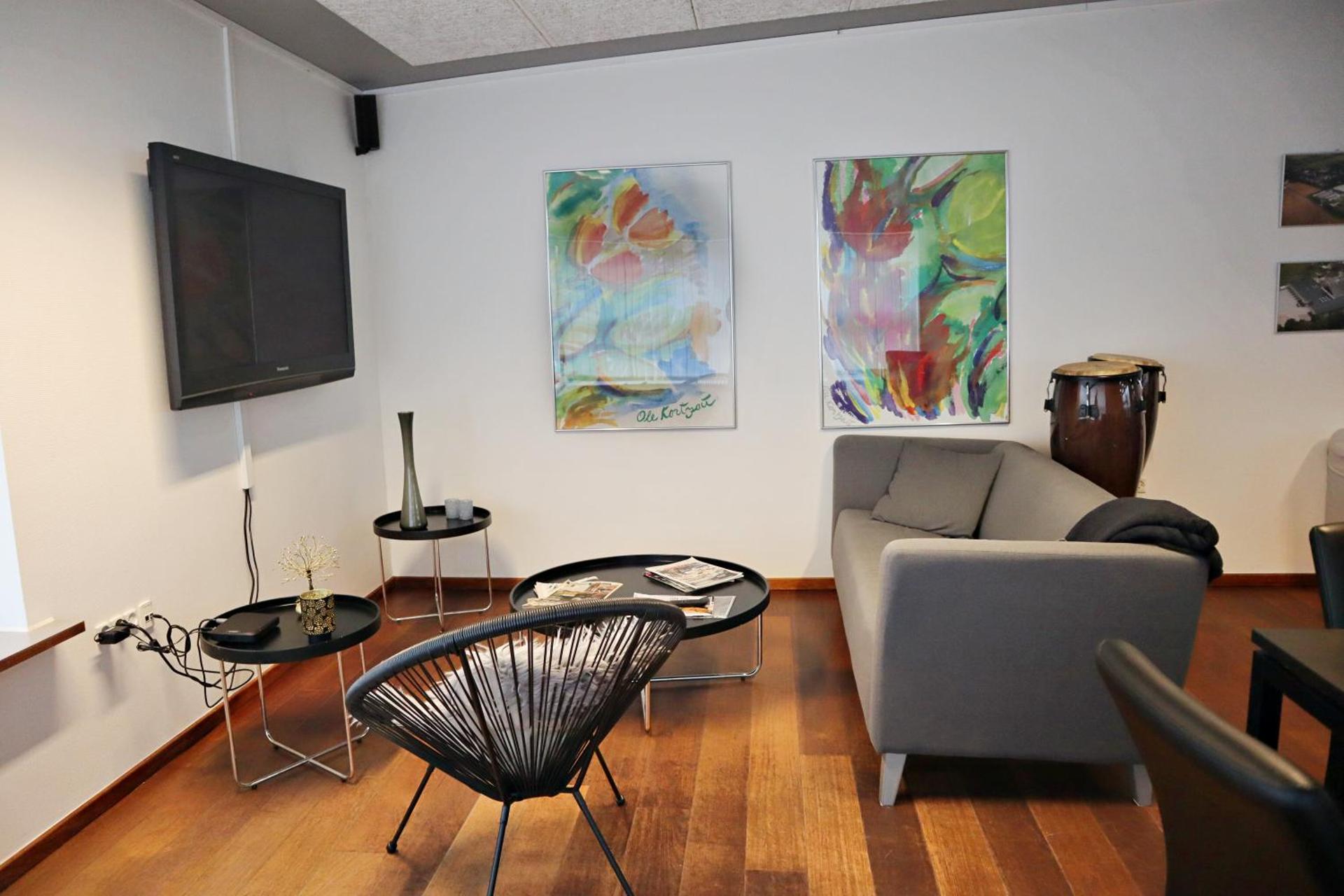 Communal lounge/ TV room