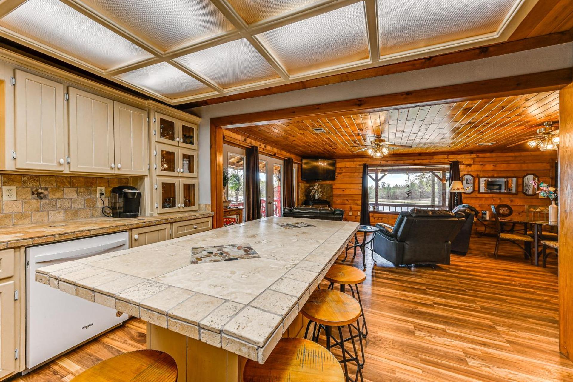 Broken Bow Cabin with Hot Tub and Fishing On-Site!