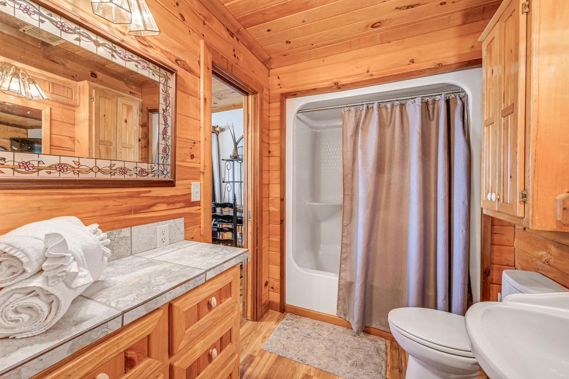 Broken Bow Cabin with Hot Tub and Fishing On-Site!