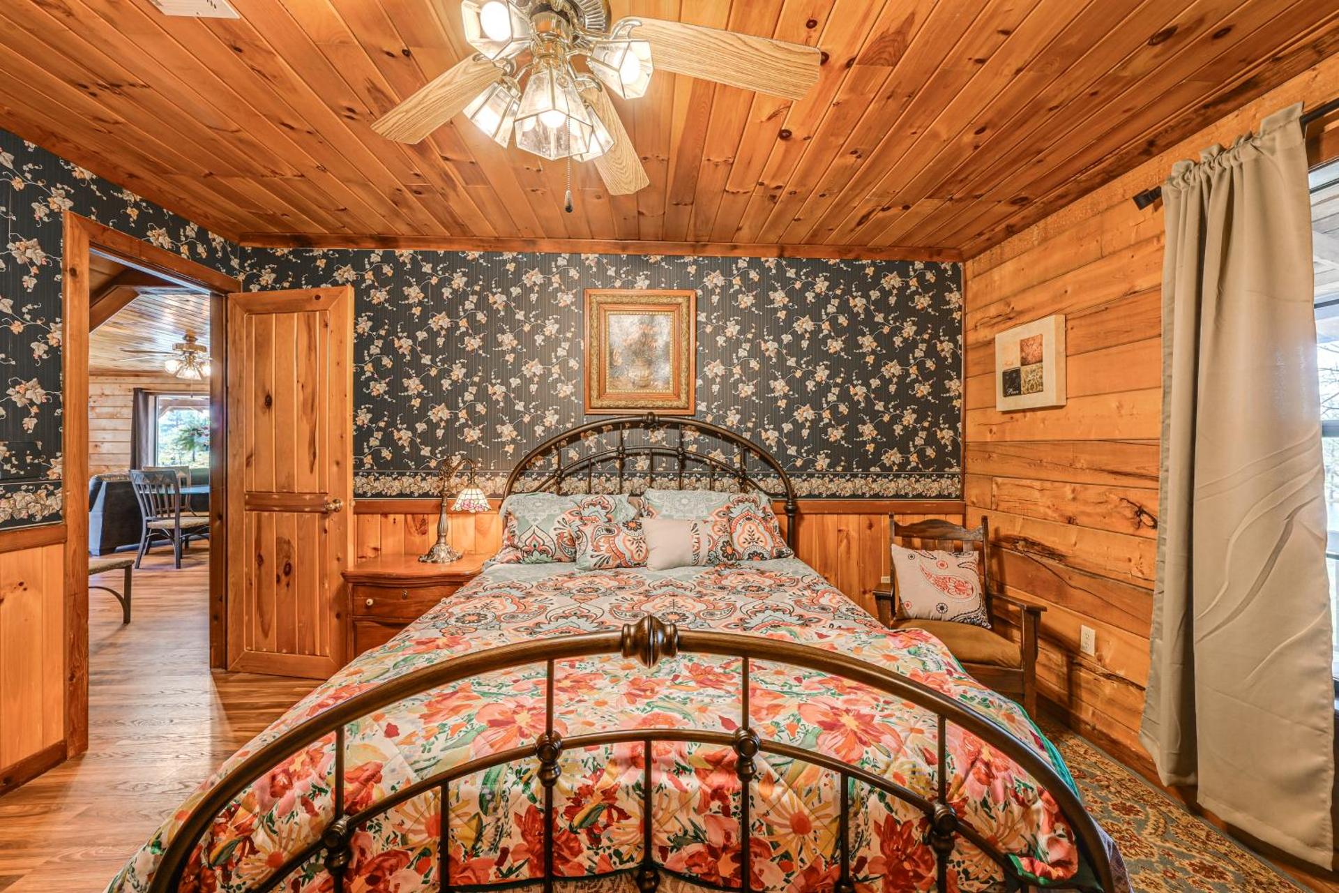 Broken Bow Cabin with Hot Tub and Fishing On-Site!