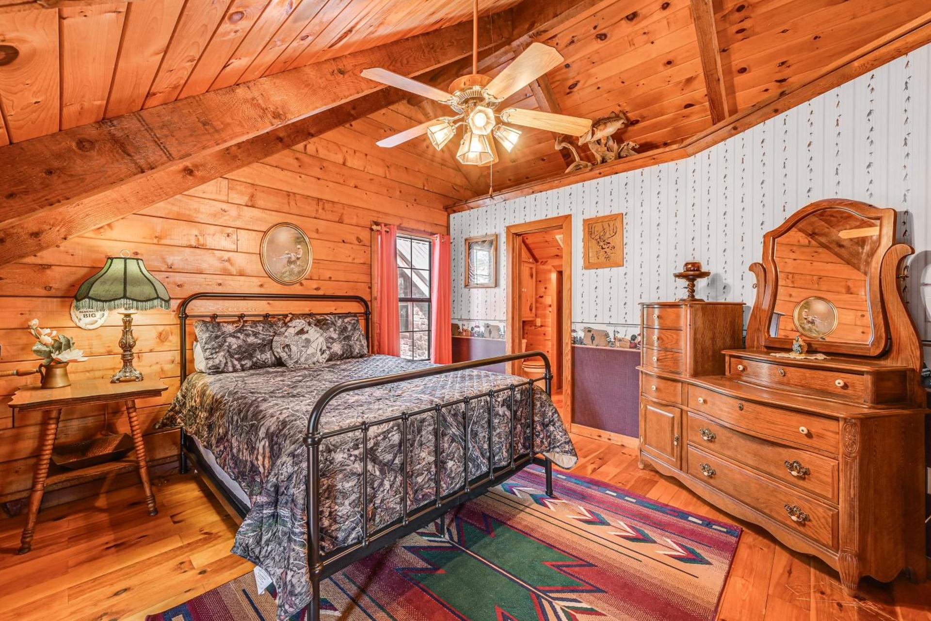 Broken Bow Cabin with Hot Tub and Fishing On-Site!