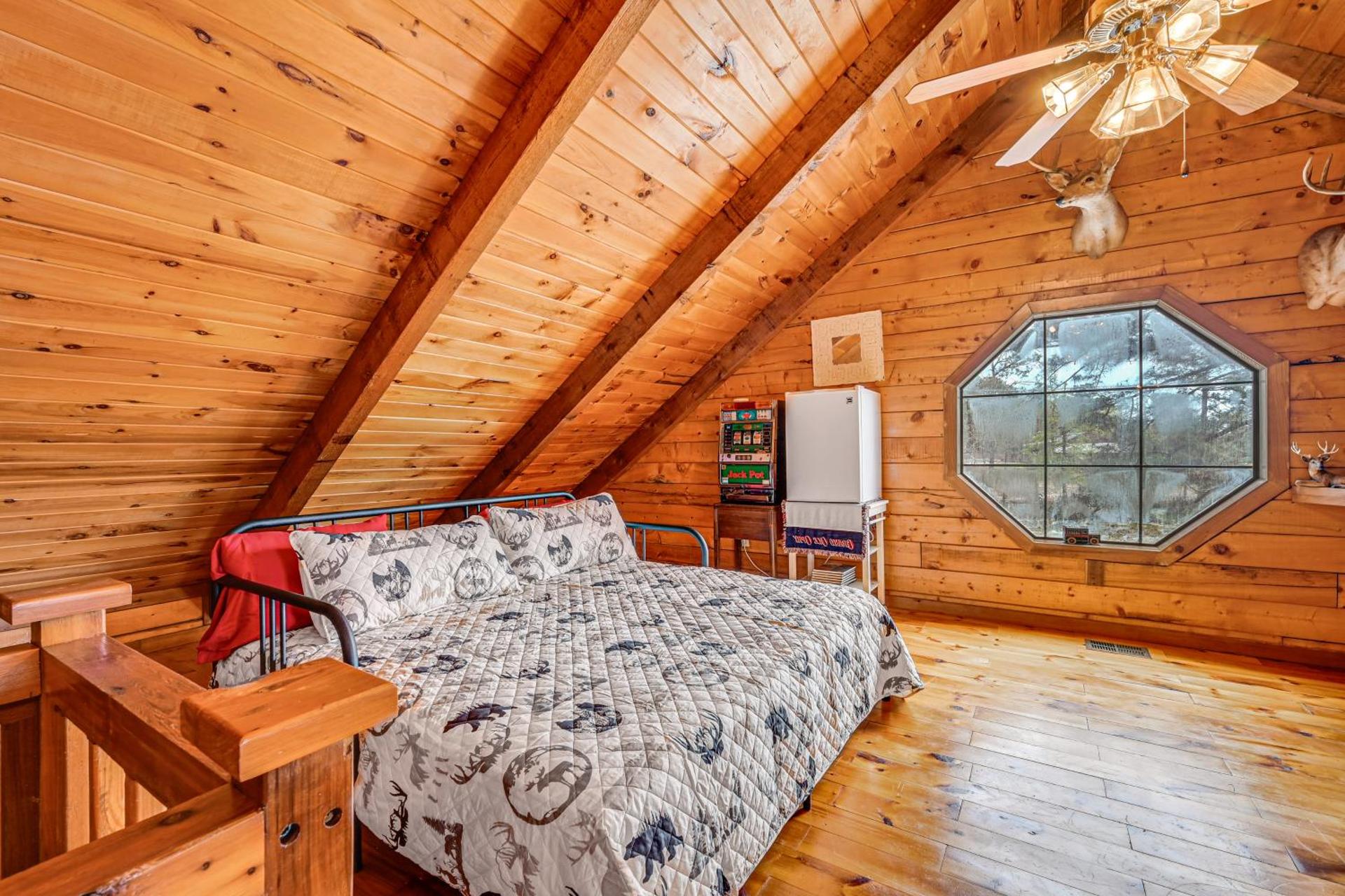 Broken Bow Cabin with Hot Tub and Fishing On-Site!