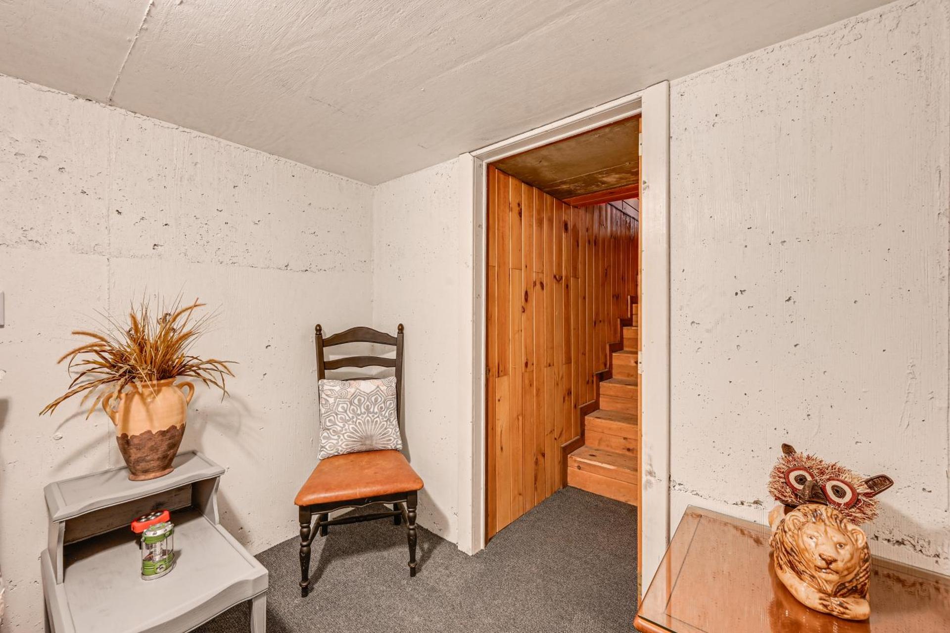 Broken Bow Cabin with Hot Tub and Fishing On-Site!