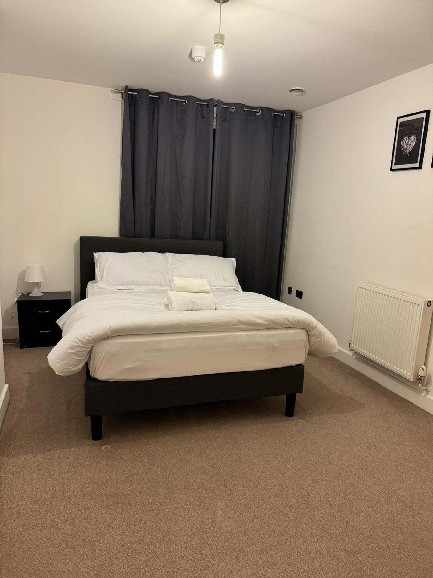 Spacious 2 Bedrooms Apartment In Stratford