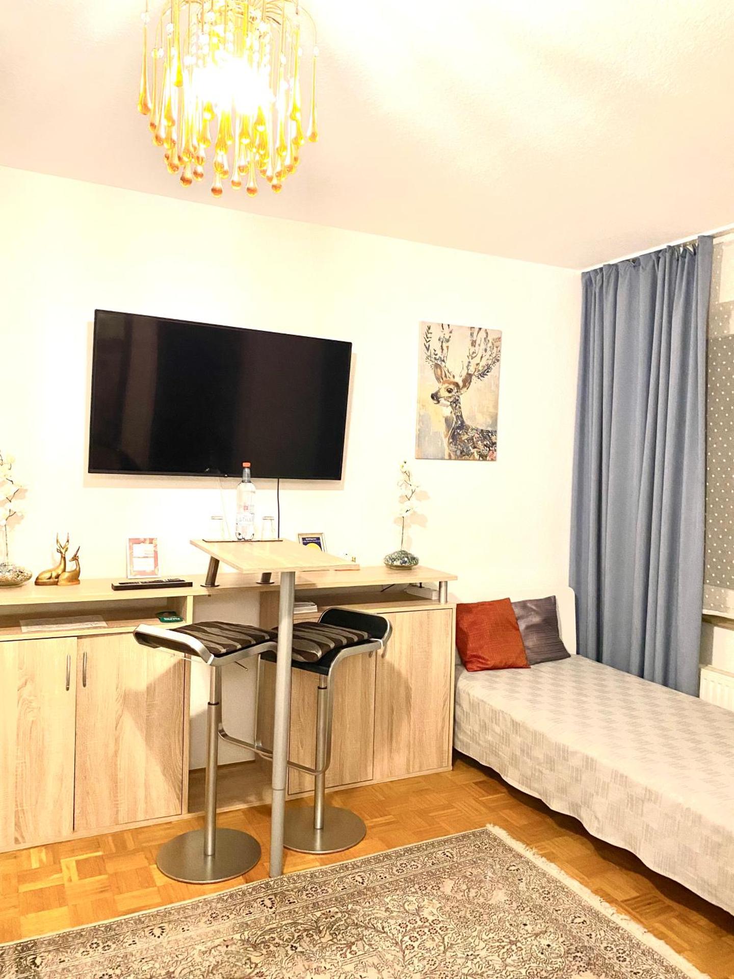 Welcome to Messe! Two-bedroom SmartApartment &Balcony