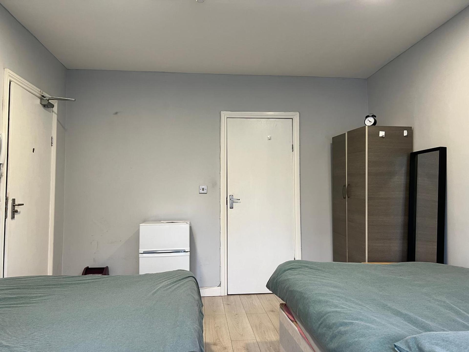 Sterne Street 4 Person Room