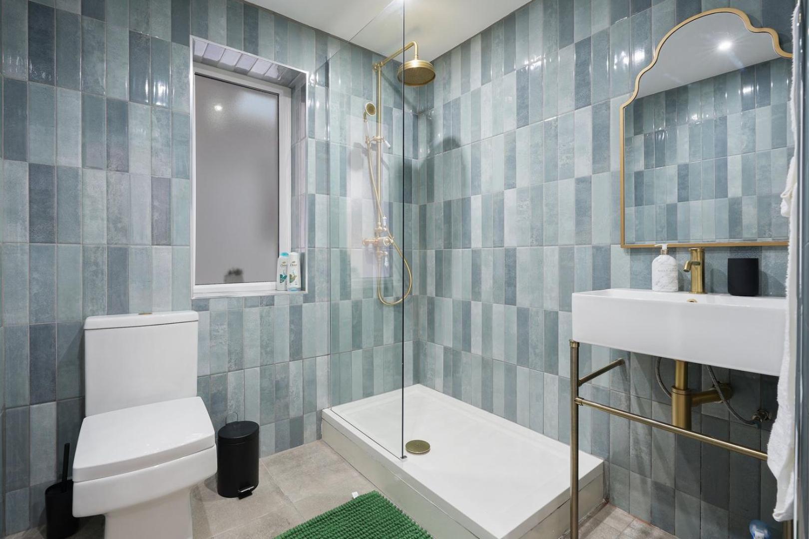 Modern 5BR Victorian Home in Liverpool