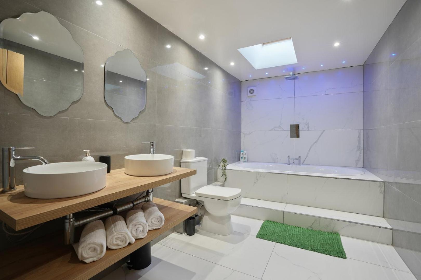 Modern 5BR Victorian Home in Liverpool