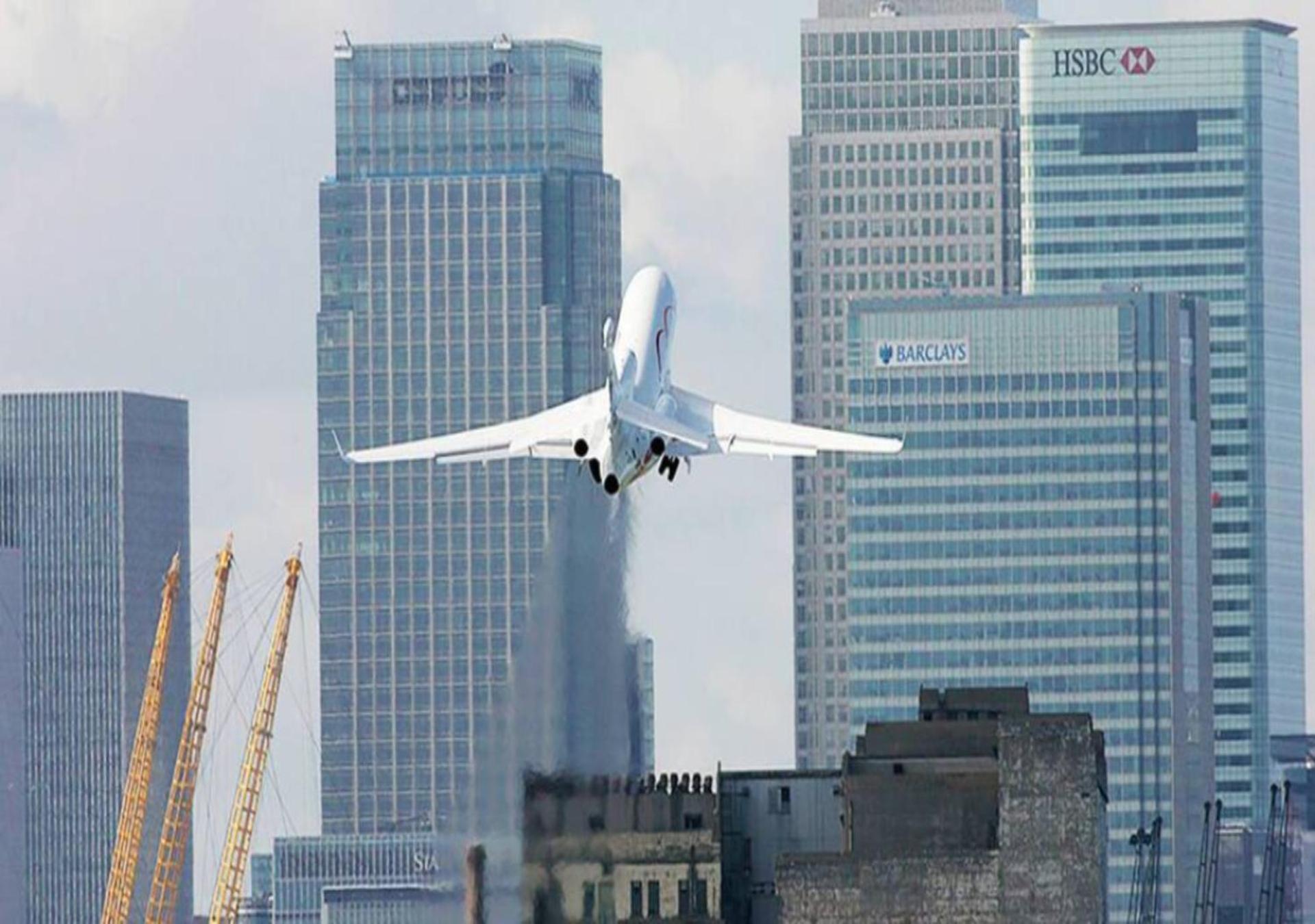 Spacious 2BR 2BA Apartment with Balcony & Free Parking - Near ExCeL & City Airport