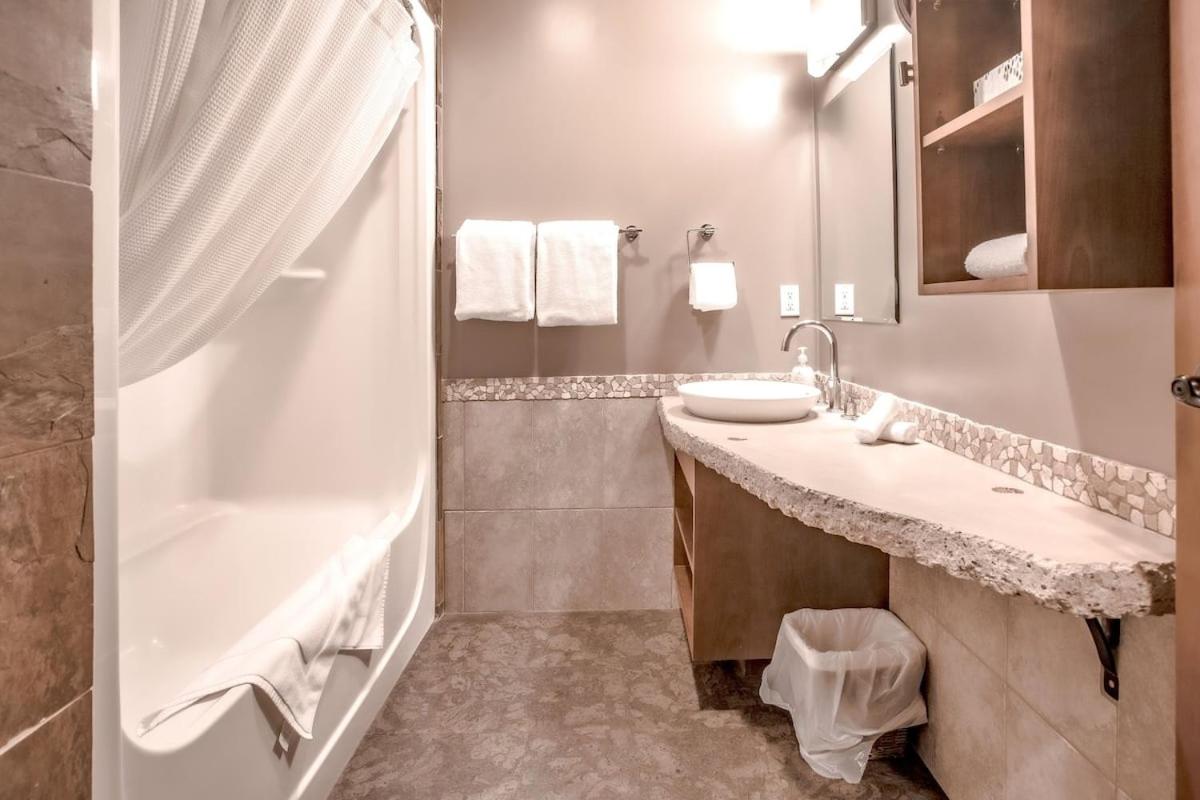 Luxury Resort 2Bedroom 2Bath Sleeps 6 945 square feet