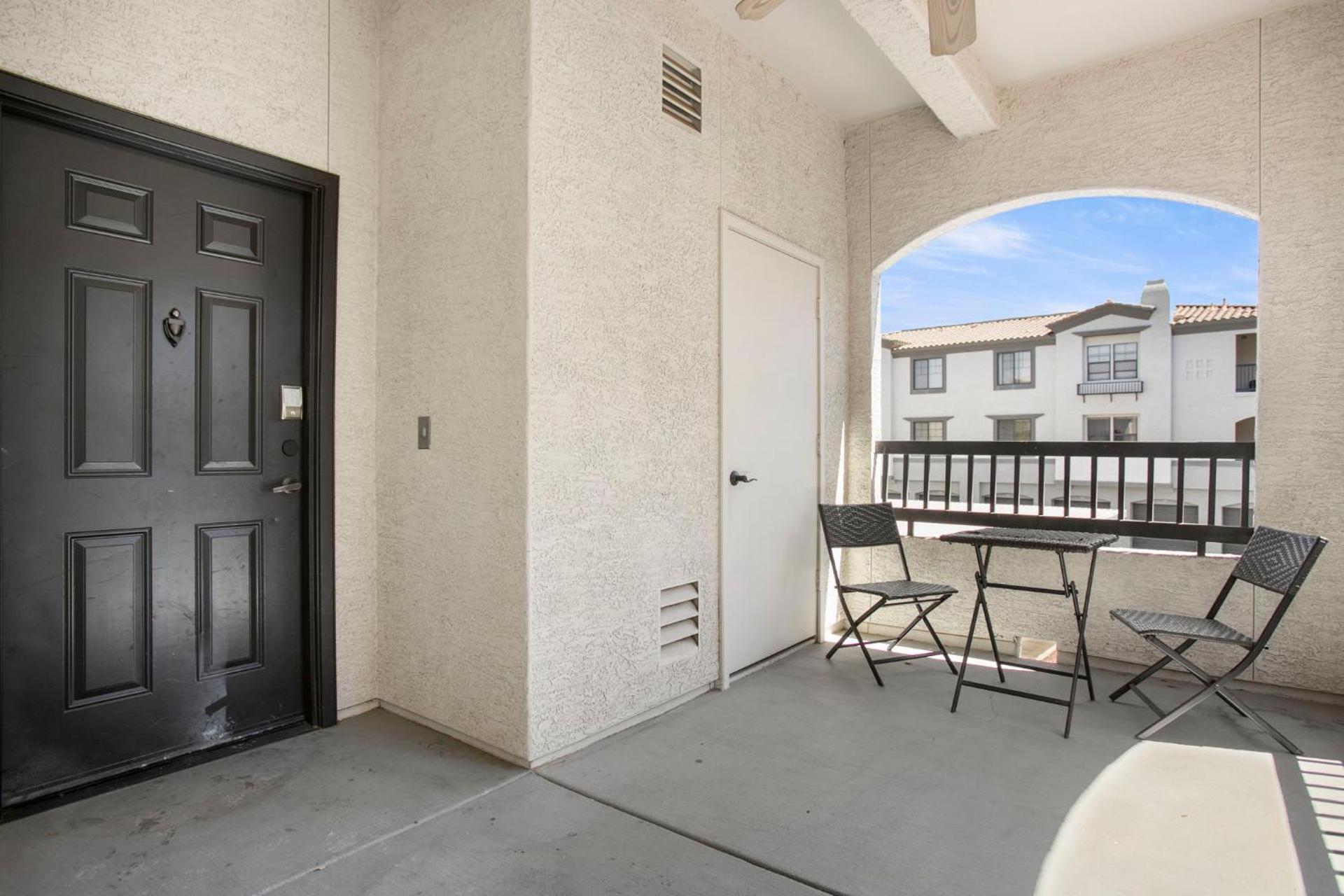 CozySuites Glendale by the stadium with pool 12