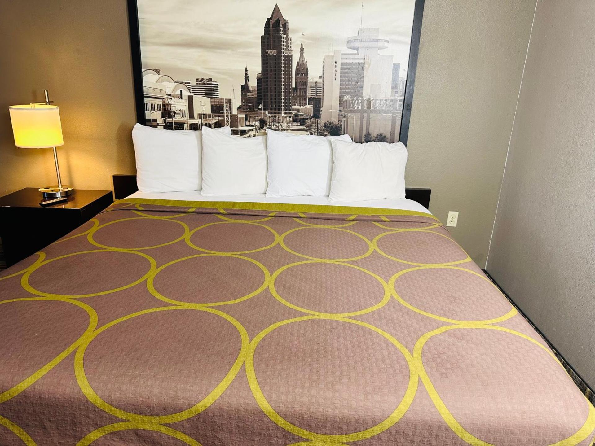 Delavan Inn and Suites