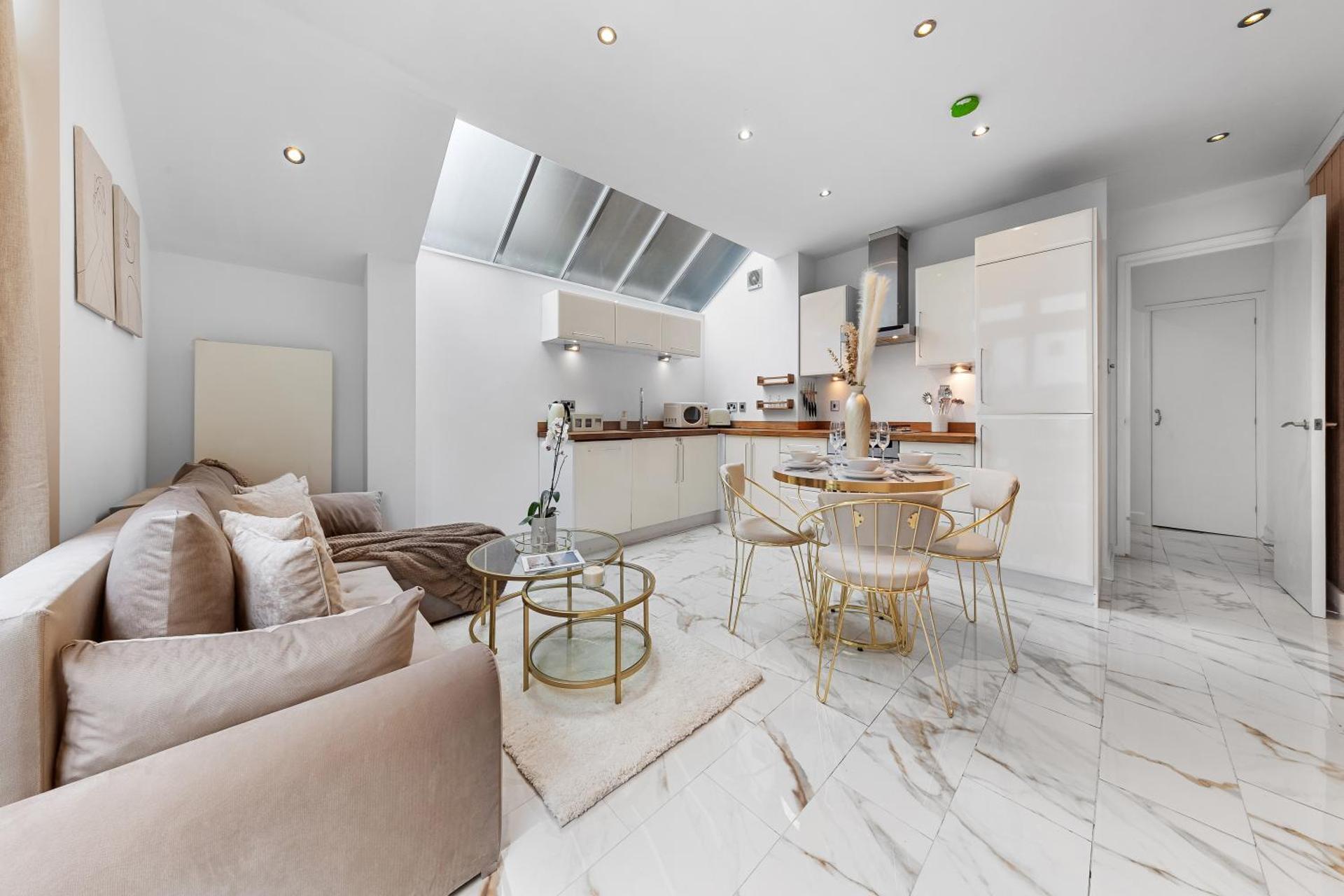 Elegant Oasis - 2 Bed - Garden - 65 inch TV & Netflix