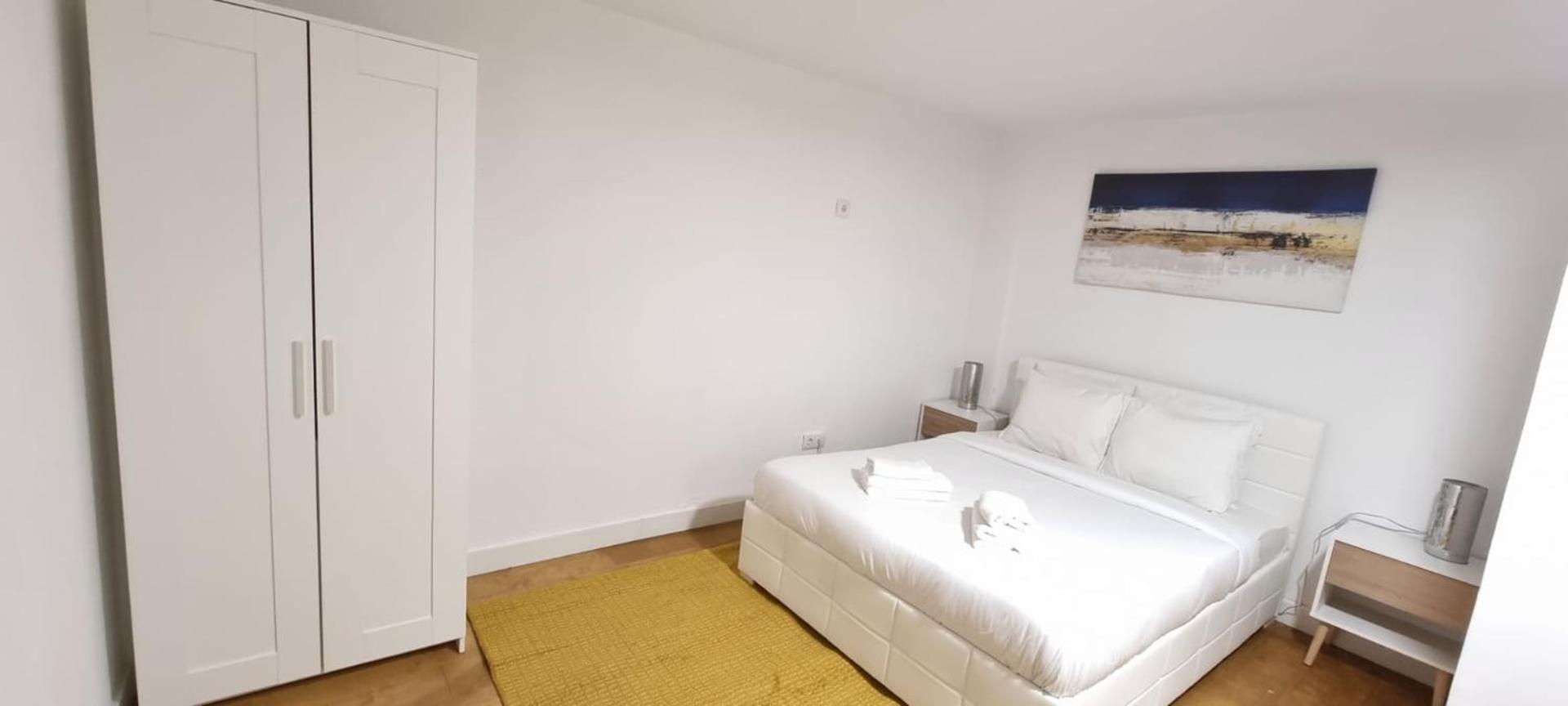 Relax and Explore Lisbon Suites and Rooms