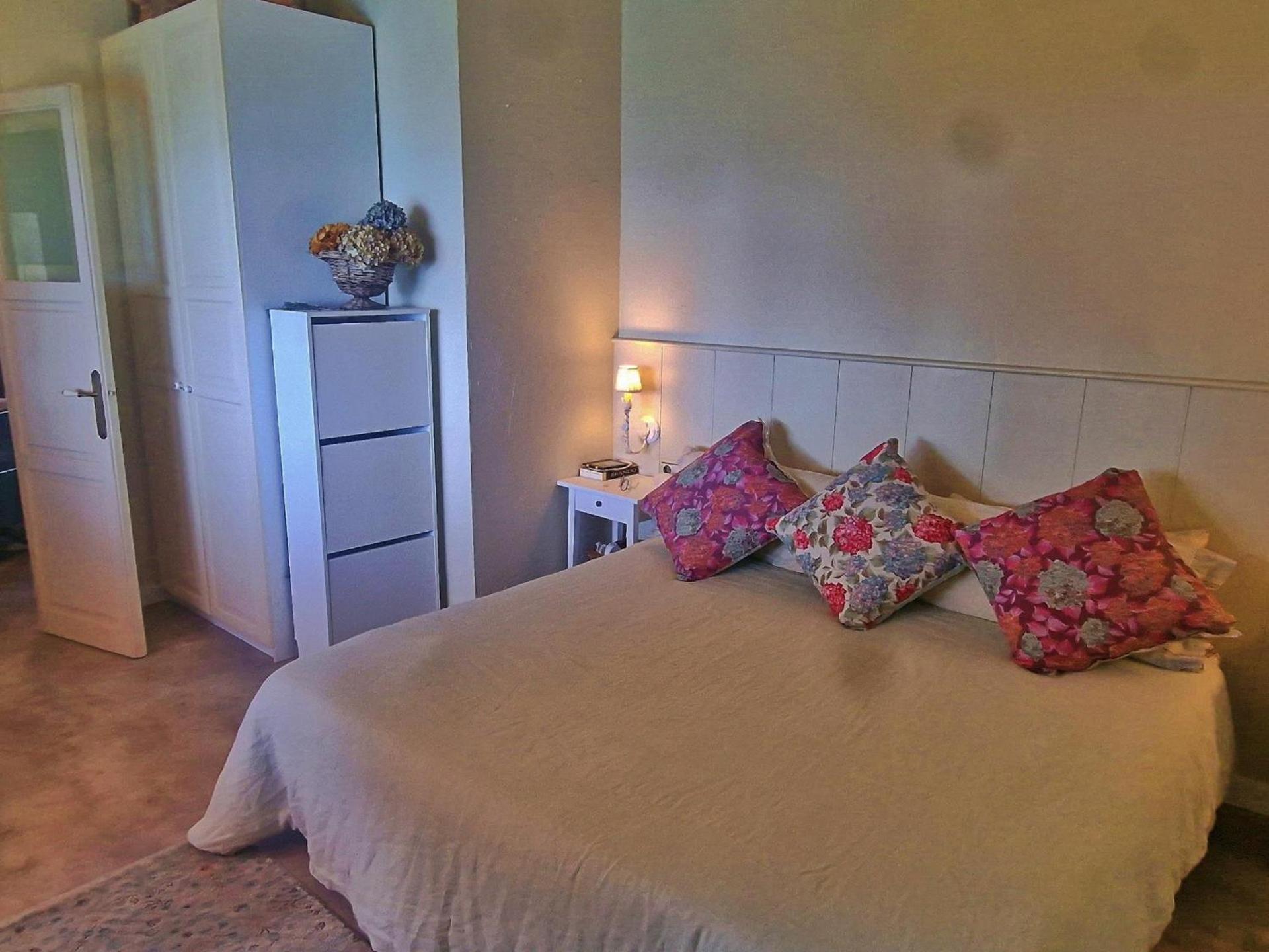 Preciosa casa al borde de un acantilado