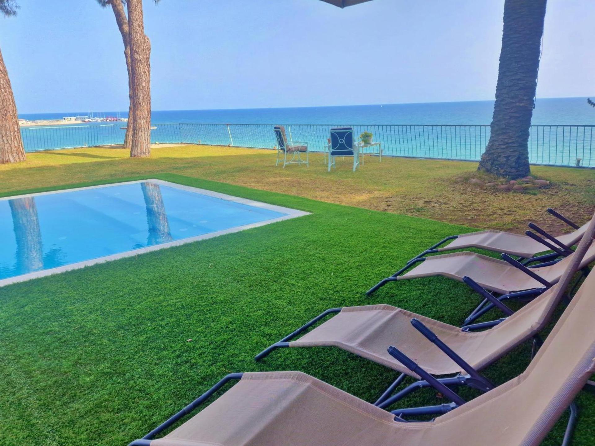 Preciosa casa al borde de un acantilado