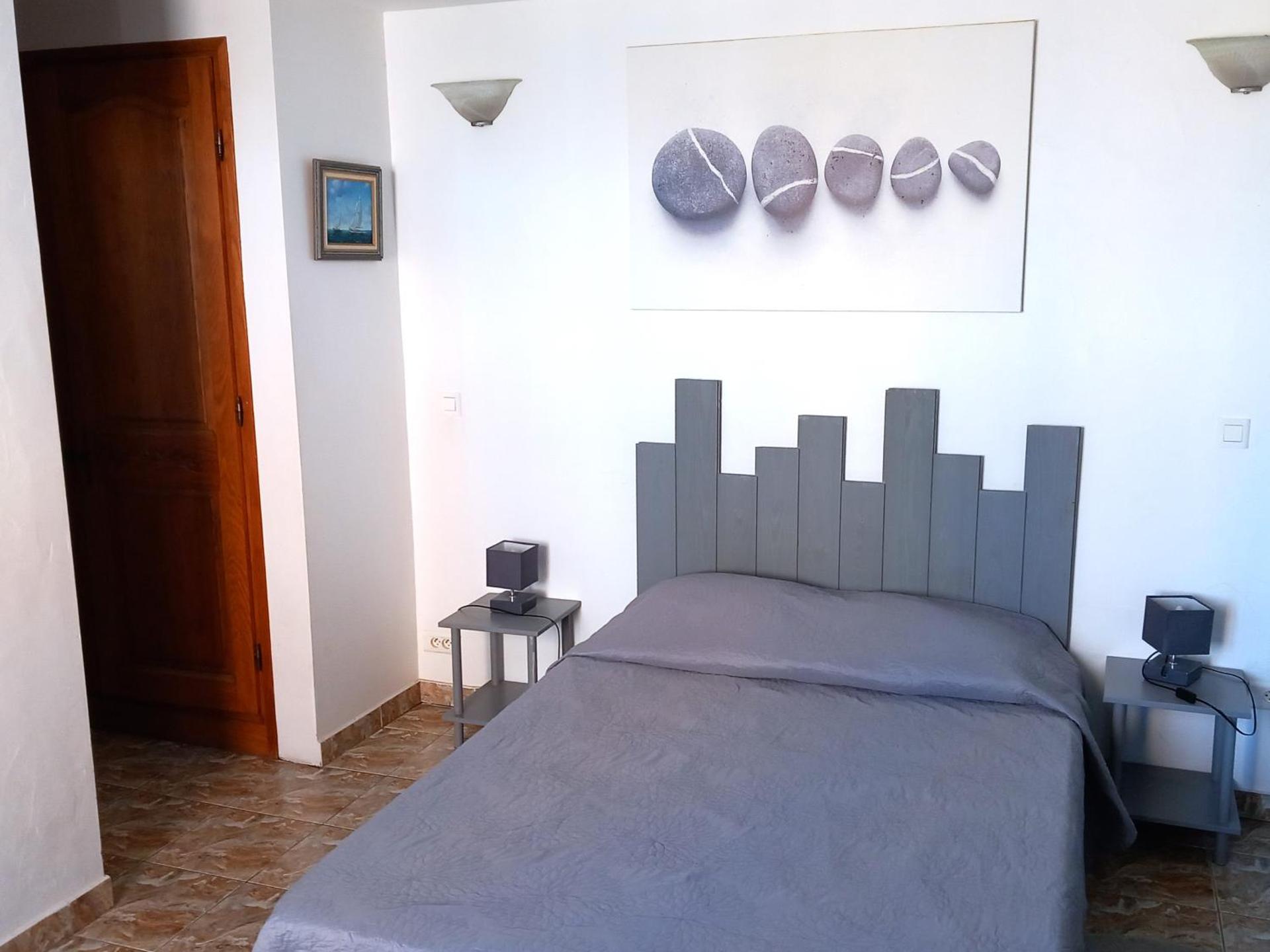 La Tour Fondue Appartement vue mer Grand T2 face a Porquerolles Drap serviette non fournis