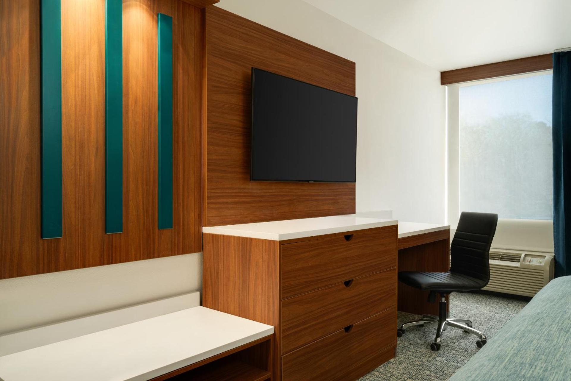 1 King Bed, Mobility Accessible Room, Bathtub w/ Grab Bars, Non-Smoking