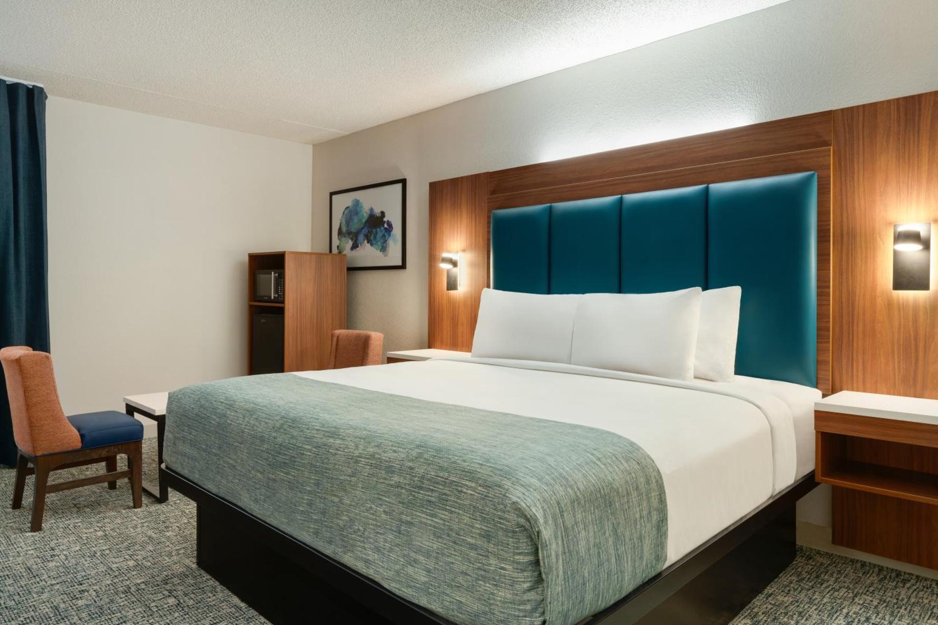 1 King Bed, Mobility Accessible Room, Bathtub w/ Grab Bars, Non-Smoking